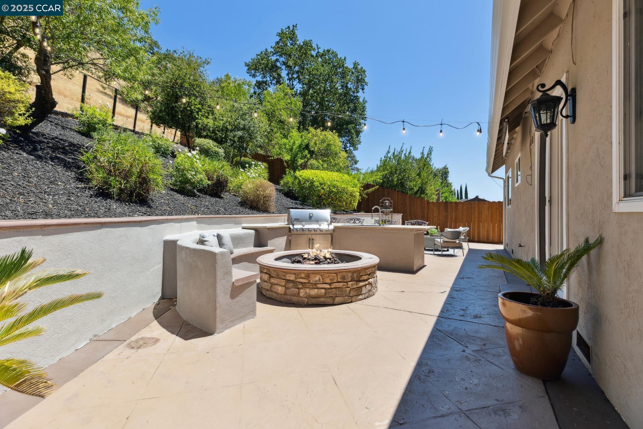 Detail Gallery Image 27 of 30 For 1600 Springbrook Rd, Walnut Creek,  CA 94597 - 4 Beds | 3 Baths