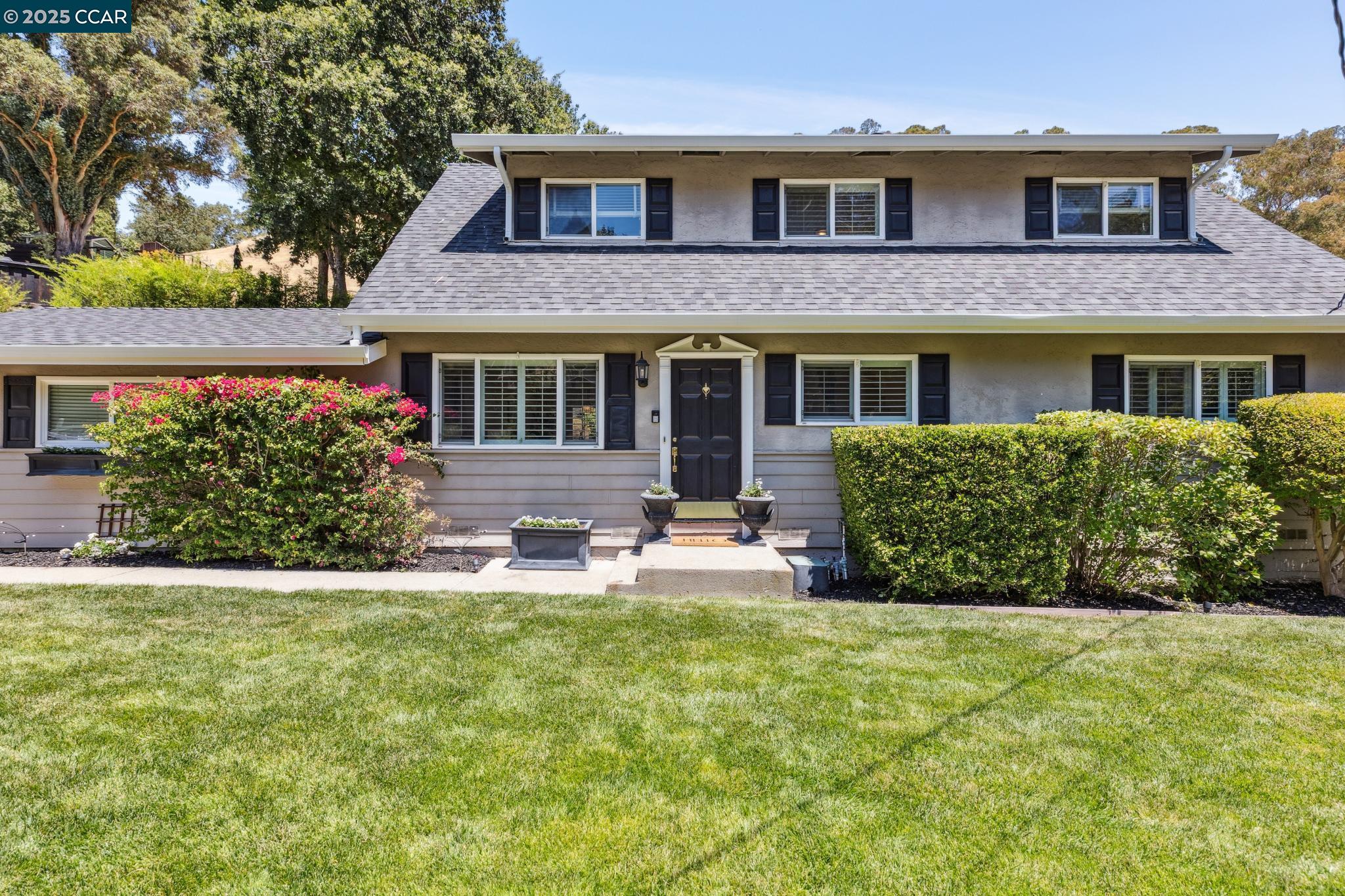 Detail Gallery Image 4 of 30 For 1600 Springbrook Rd, Walnut Creek,  CA 94597 - 4 Beds | 3 Baths