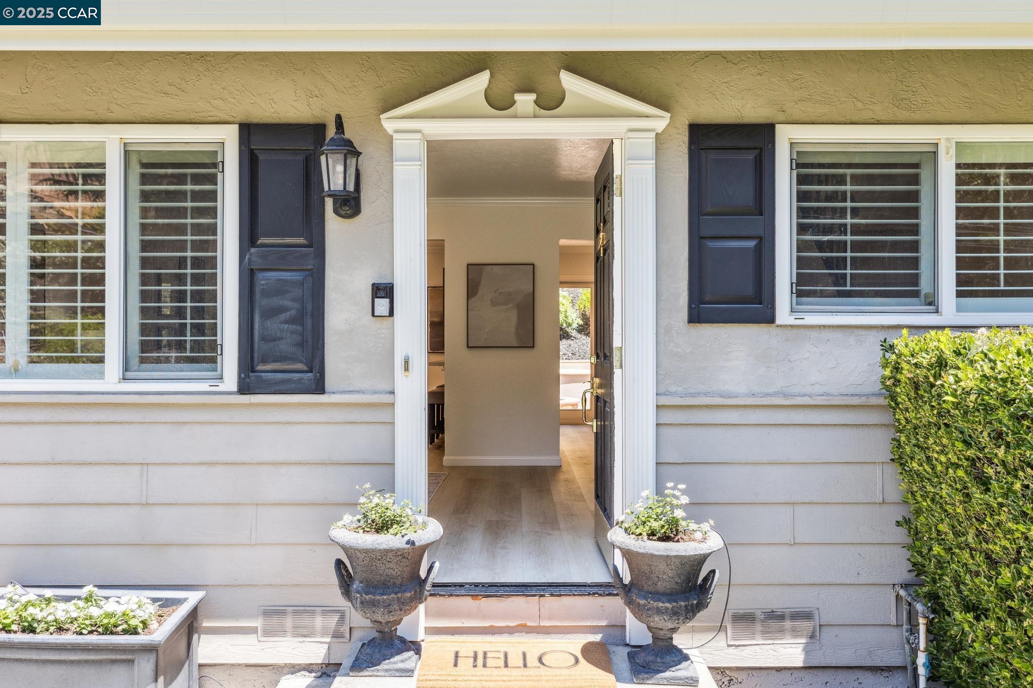 Detail Gallery Image 5 of 30 For 1600 Springbrook Rd, Walnut Creek,  CA 94597 - 4 Beds | 3 Baths