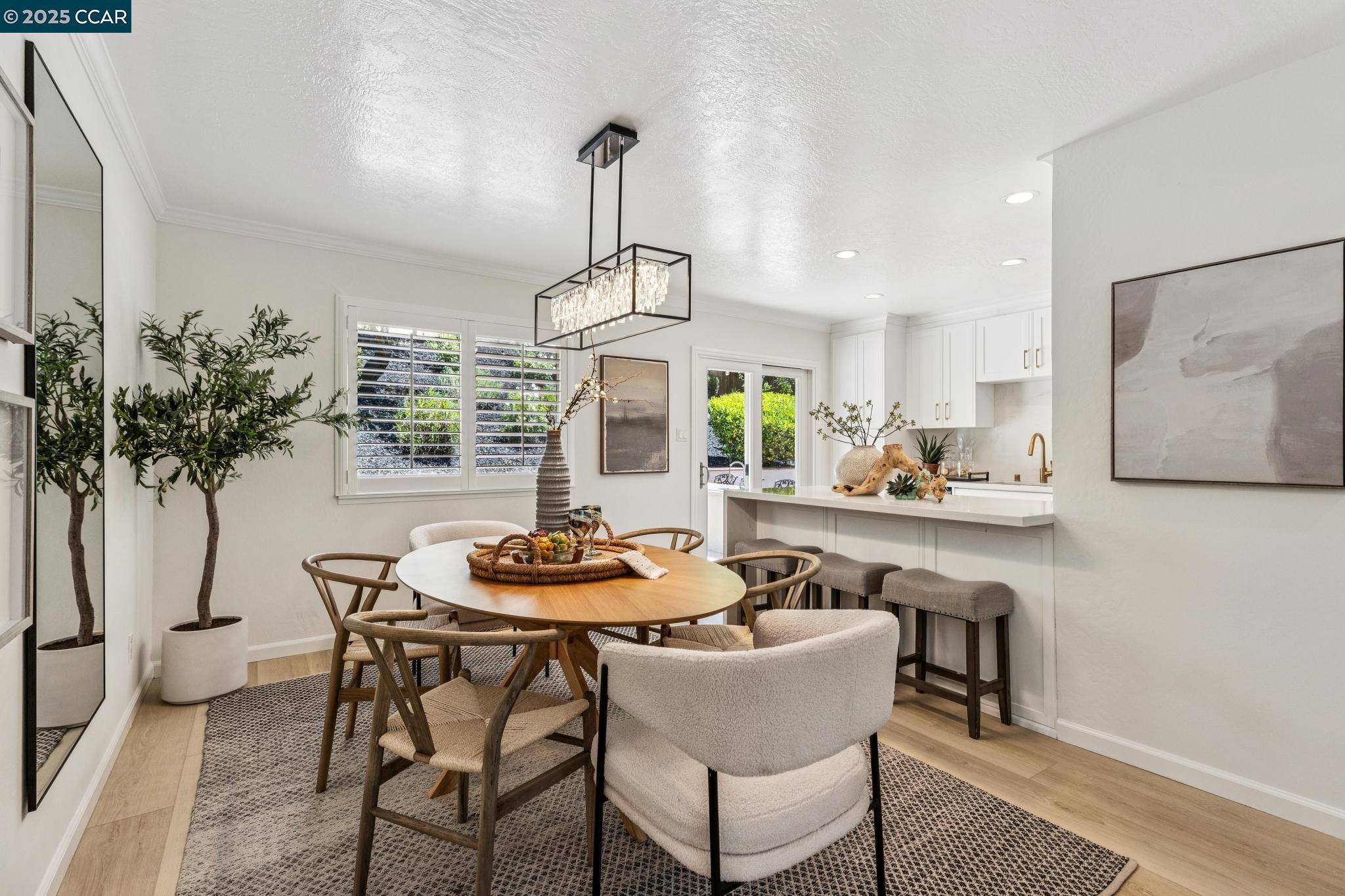 Detail Gallery Image 9 of 30 For 1600 Springbrook Rd, Walnut Creek,  CA 94597 - 4 Beds | 3 Baths