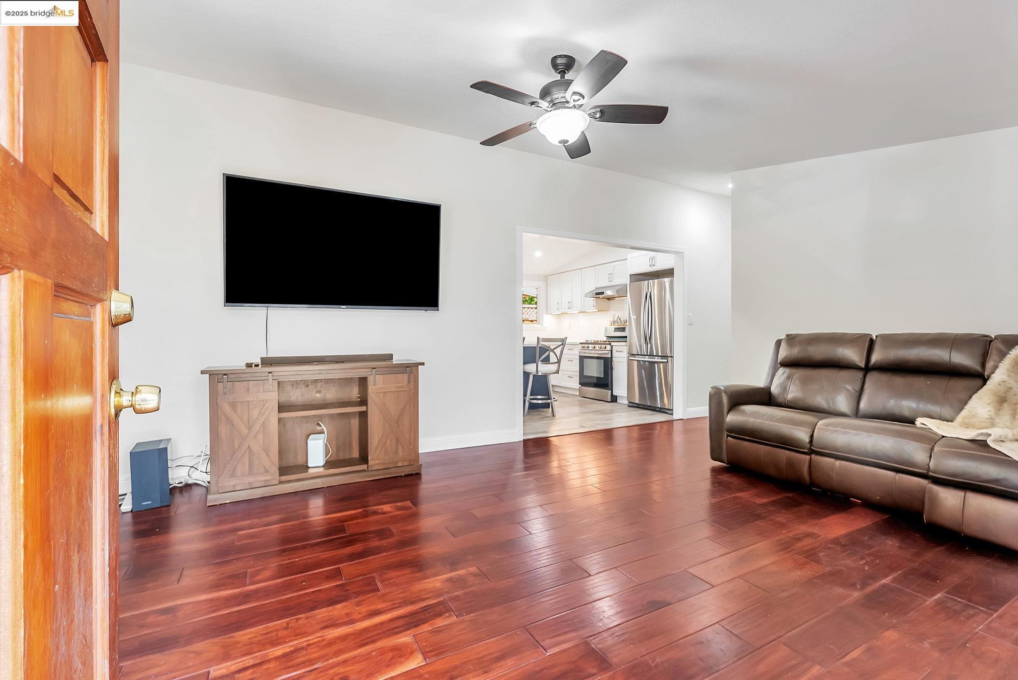 Detail Gallery Image 8 of 35 For 27624 Orlando Ave, Hayward,  CA 94545 - 3 Beds | 2 Baths
