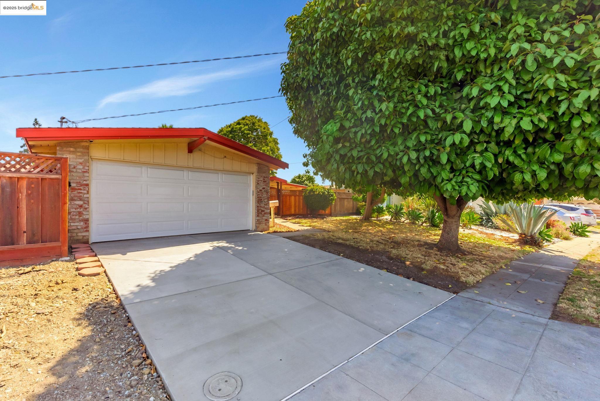 Detail Gallery Image 3 of 35 For 27624 Orlando Ave, Hayward,  CA 94545 - 3 Beds | 2 Baths