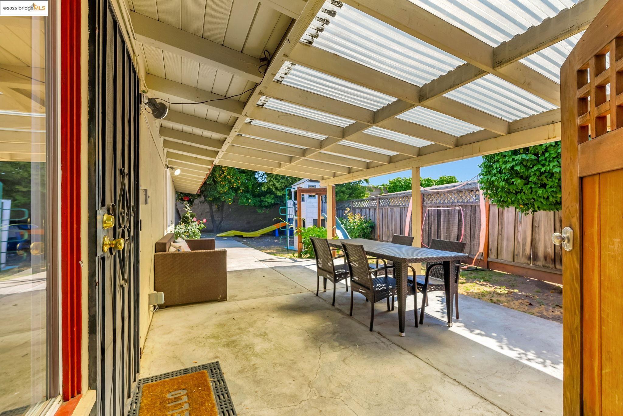 Detail Gallery Image 4 of 35 For 27624 Orlando Ave, Hayward,  CA 94545 - 3 Beds | 2 Baths