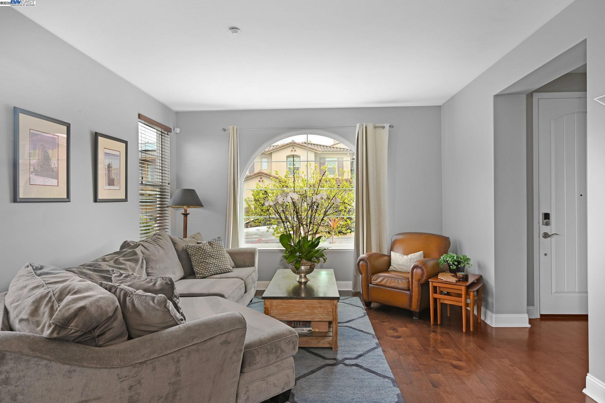 Detail Gallery Image 2 of 34 For 57 Carrick Drive, Hayward,  CA 94542 - 4 Beds | 2/1 Baths