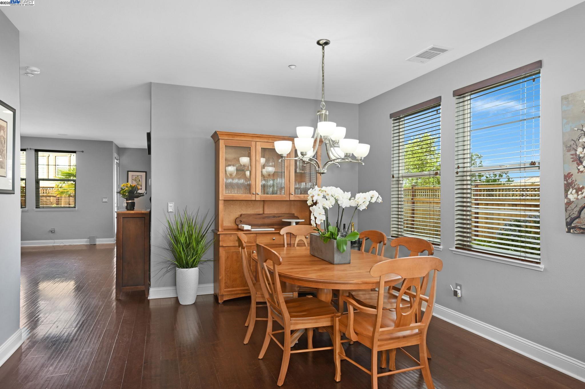 Detail Gallery Image 4 of 34 For 57 Carrick Drive, Hayward,  CA 94542 - 4 Beds | 2/1 Baths