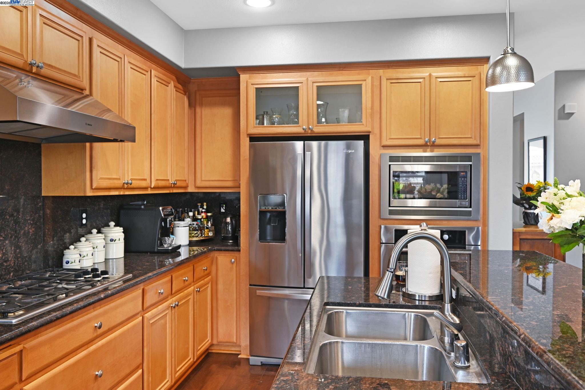 Detail Gallery Image 6 of 34 For 57 Carrick Drive, Hayward,  CA 94542 - 4 Beds | 2/1 Baths