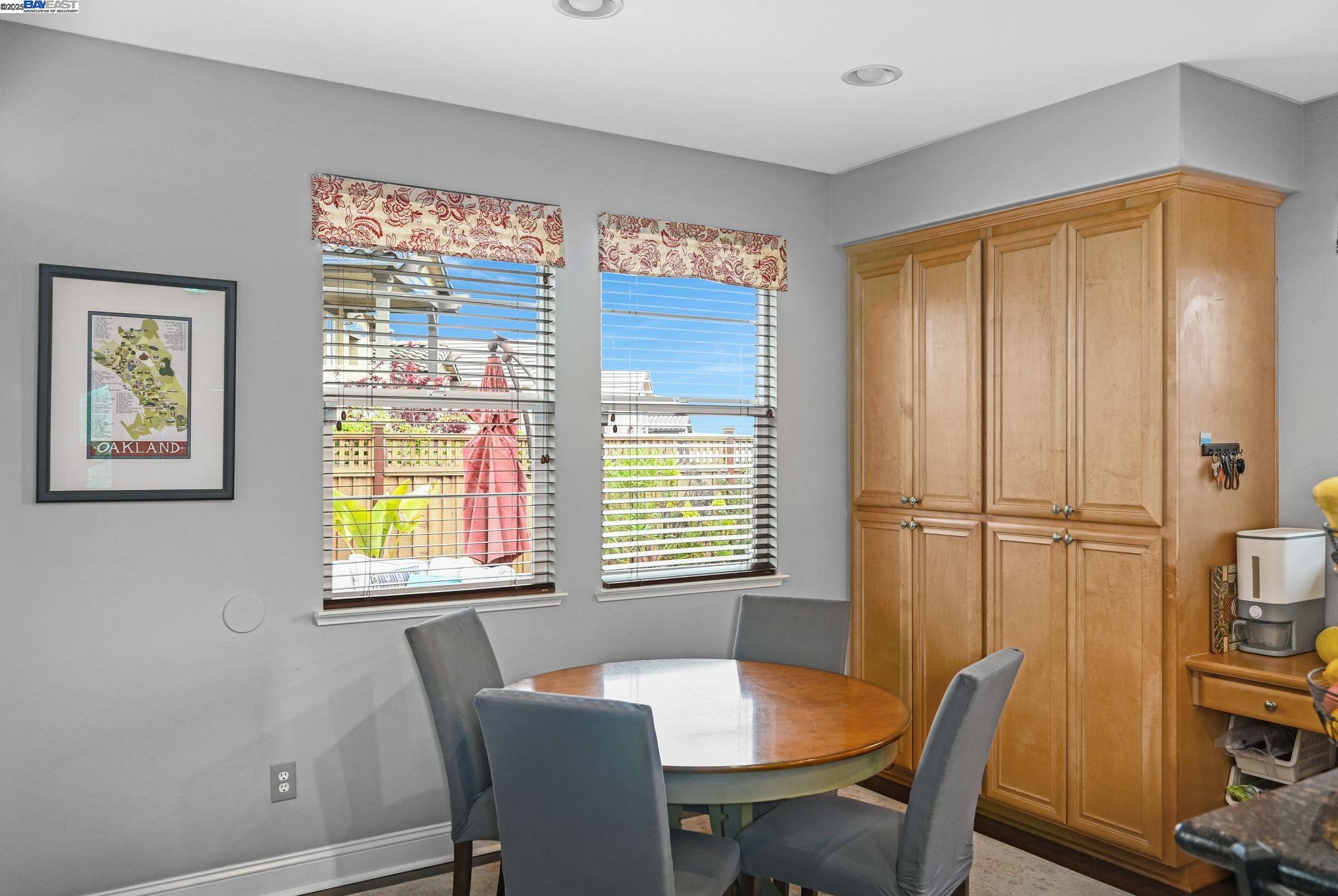 Detail Gallery Image 7 of 34 For 57 Carrick Drive, Hayward,  CA 94542 - 4 Beds | 2/1 Baths