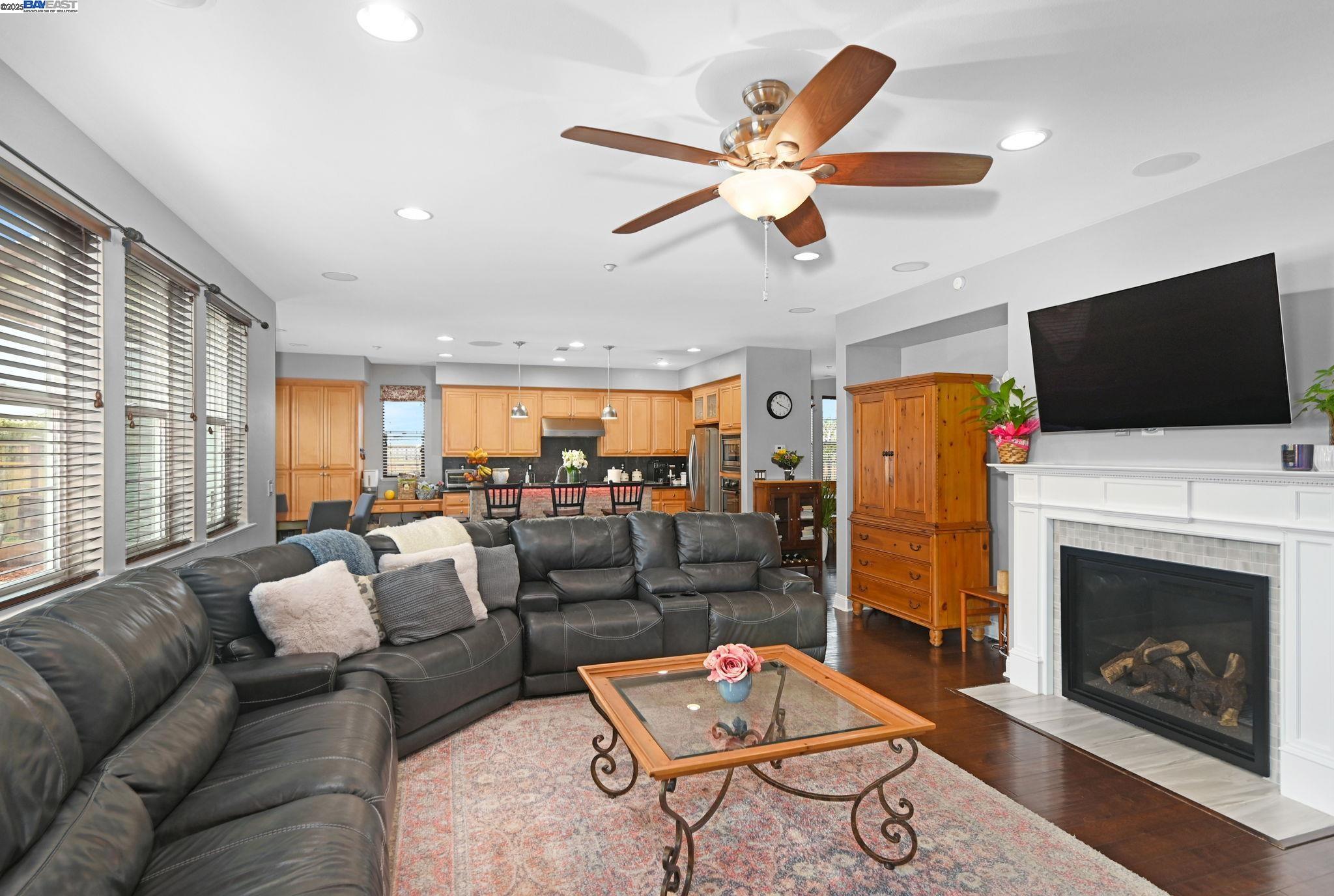 Detail Gallery Image 9 of 34 For 57 Carrick Drive, Hayward,  CA 94542 - 4 Beds | 2/1 Baths