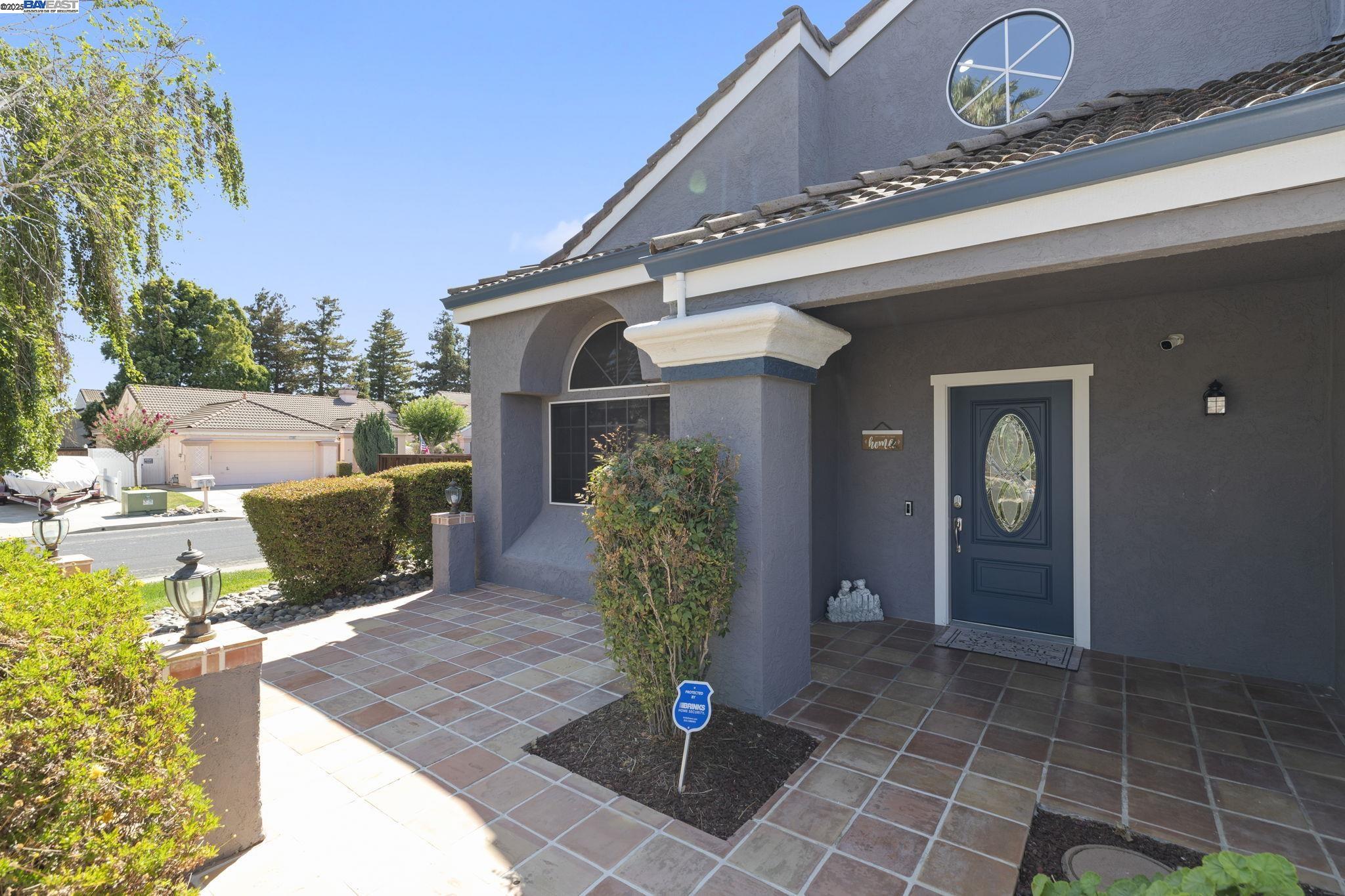 Detail Gallery Image 2 of 35 For 73 Galleron Ct, Oakley,  CA 94561 - 3 Beds | 2/1 Baths