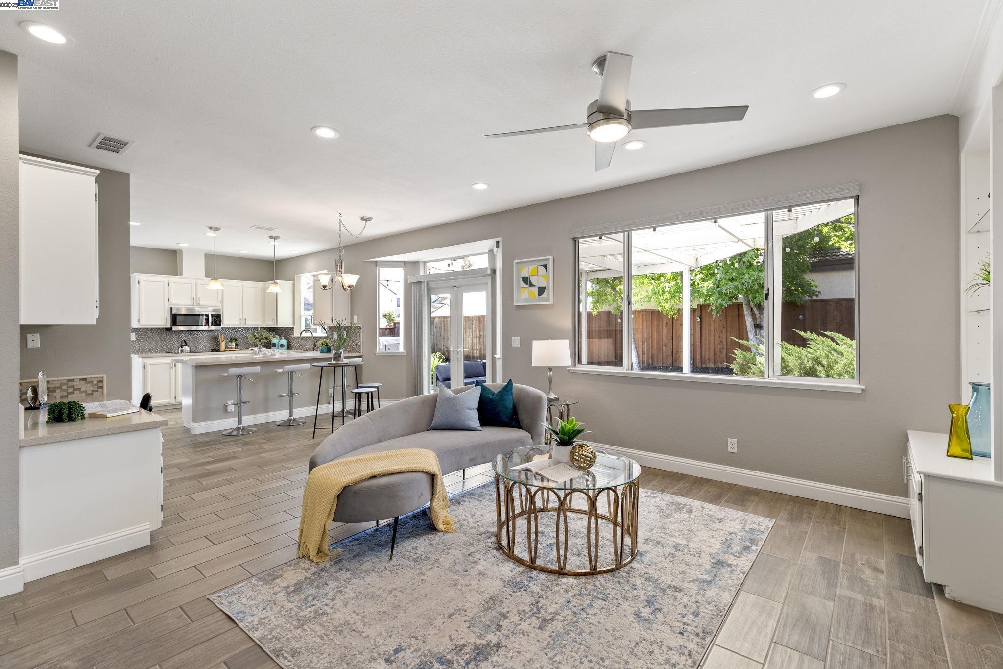 Detail Gallery Image 12 of 35 For 73 Galleron Ct, Oakley,  CA 94561 - 3 Beds | 2/1 Baths
