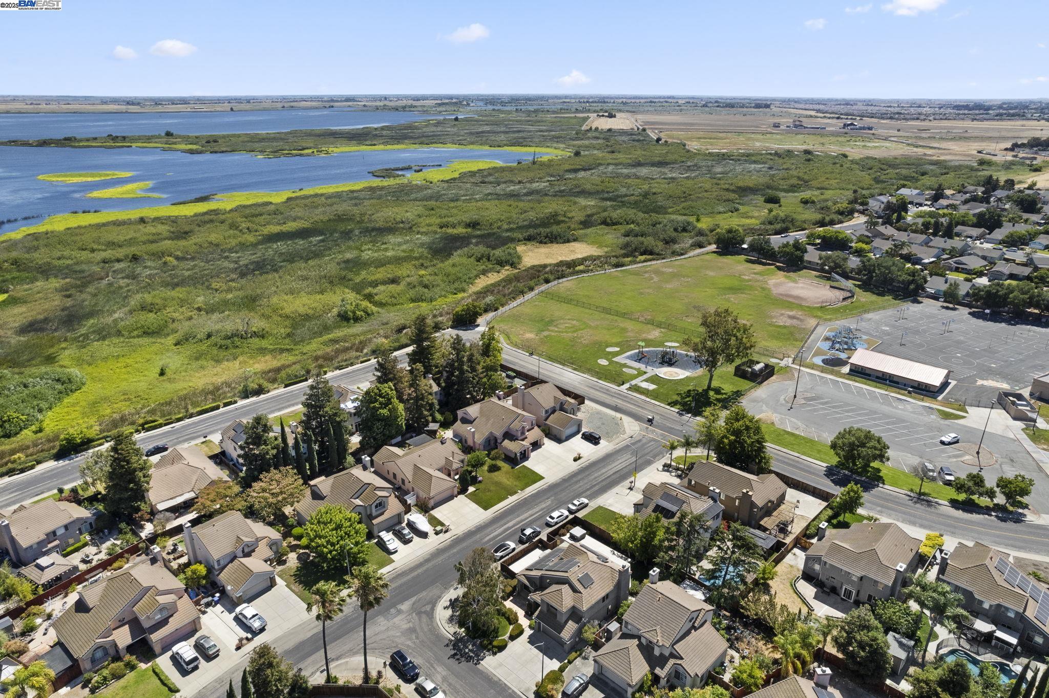 Detail Gallery Image 32 of 35 For 73 Galleron Ct, Oakley,  CA 94561 - 3 Beds | 2/1 Baths