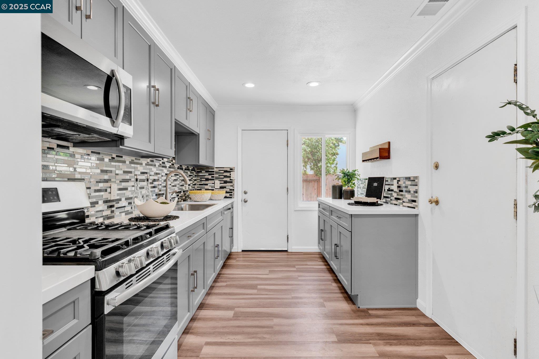 Detail Gallery Image 4 of 37 For 17 Audrey Ln, Pleasant Hill,  CA 94523 - 3 Beds | 1 Baths