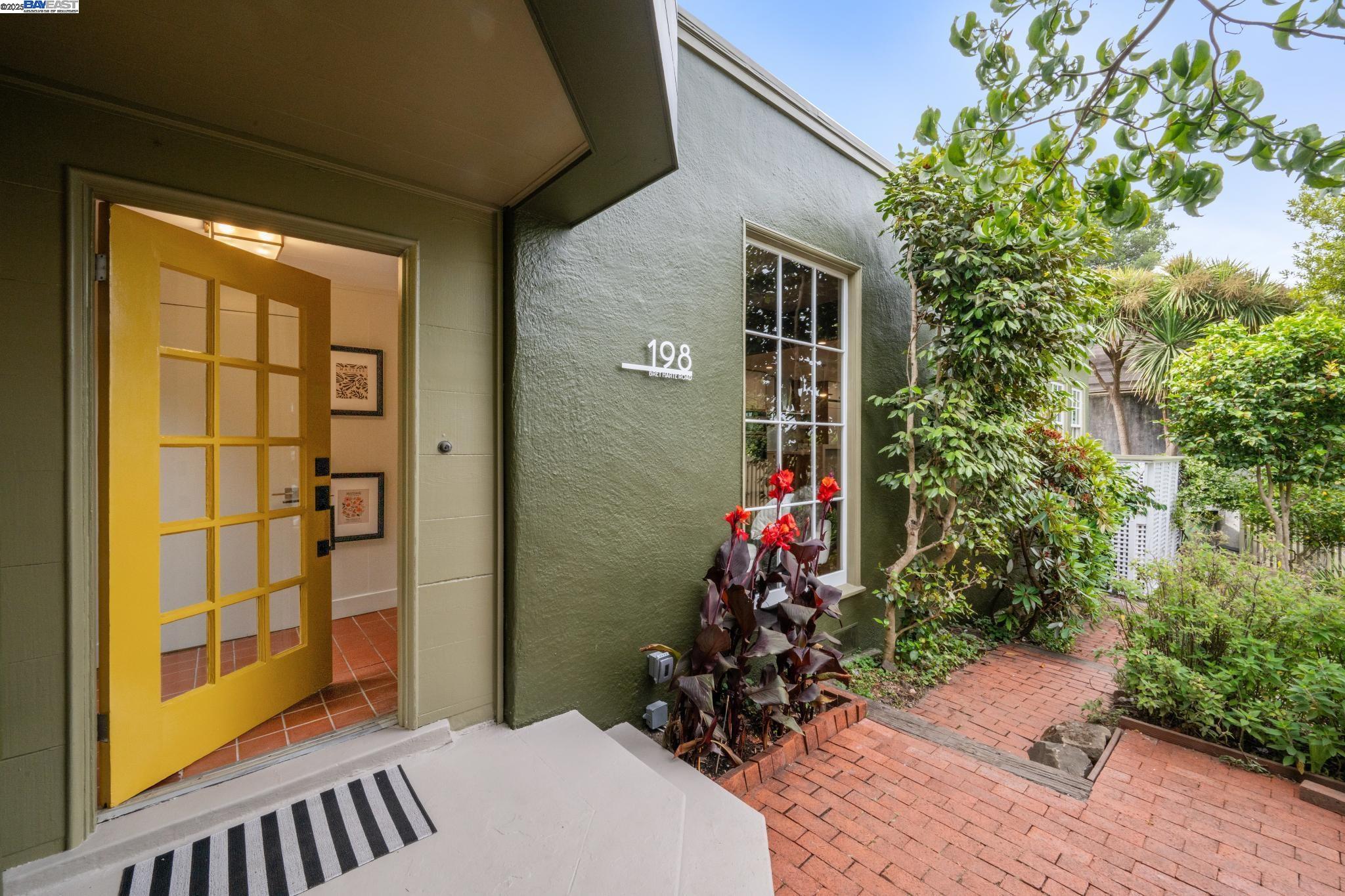 Detail Gallery Image 11 of 60 For 198 Bret Harte Road, Berkeley,  CA 94708 - 3 Beds | 2/1 Baths