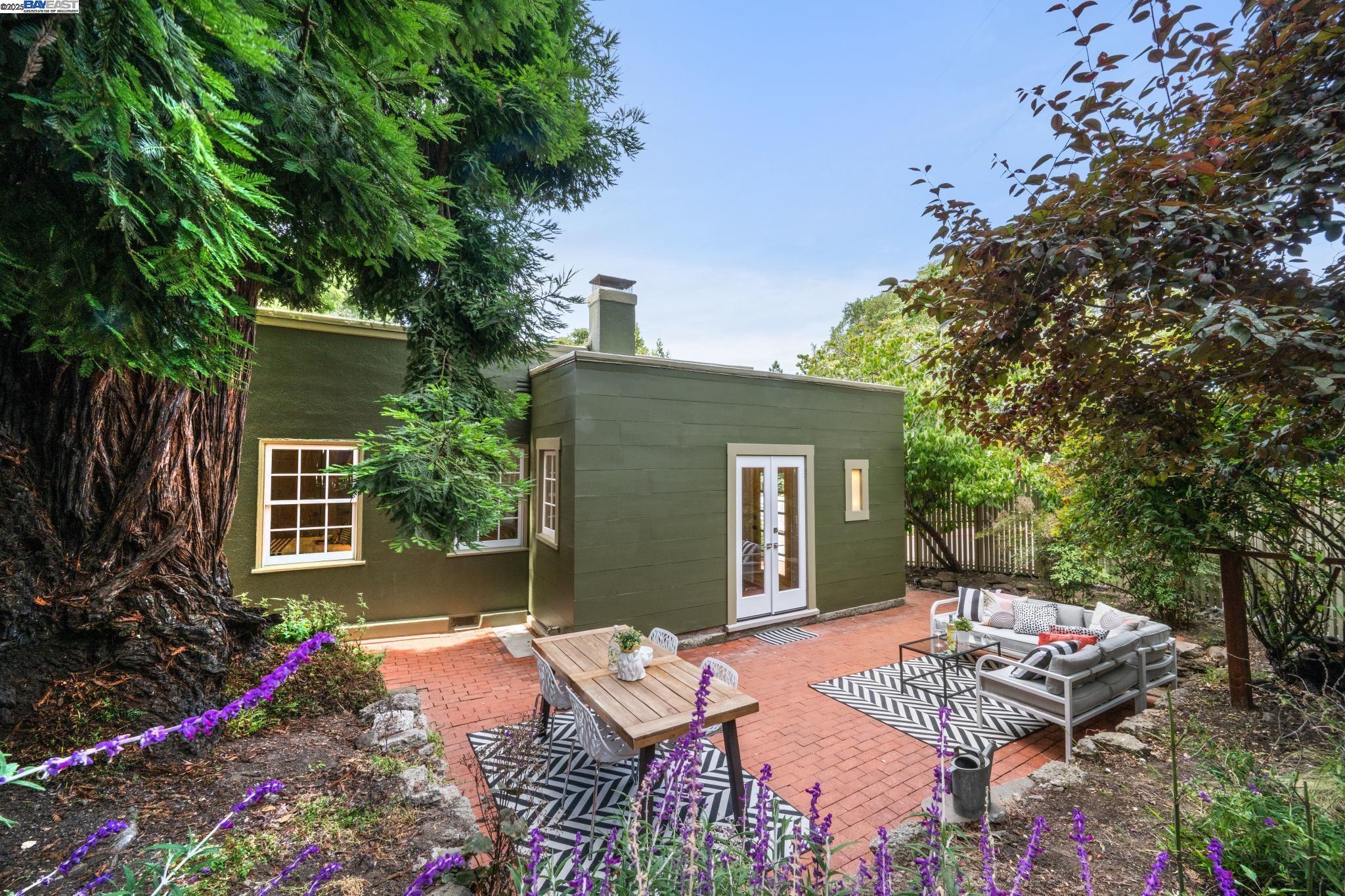 Detail Gallery Image 3 of 60 For 198 Bret Harte Road, Berkeley,  CA 94708 - 3 Beds | 2/1 Baths