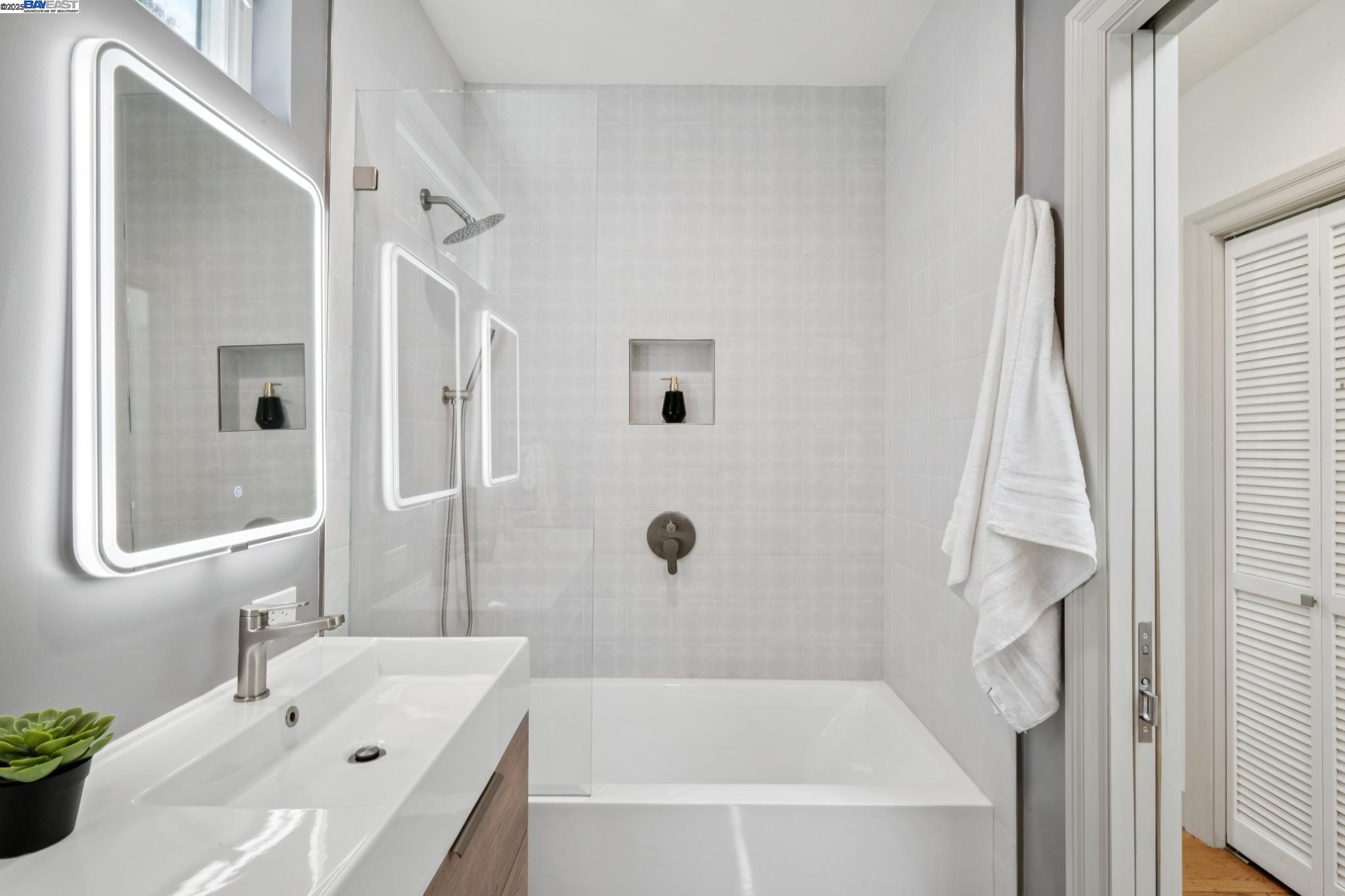 Detail Gallery Image 6 of 60 For 198 Bret Harte Road, Berkeley,  CA 94708 - 3 Beds | 2/1 Baths