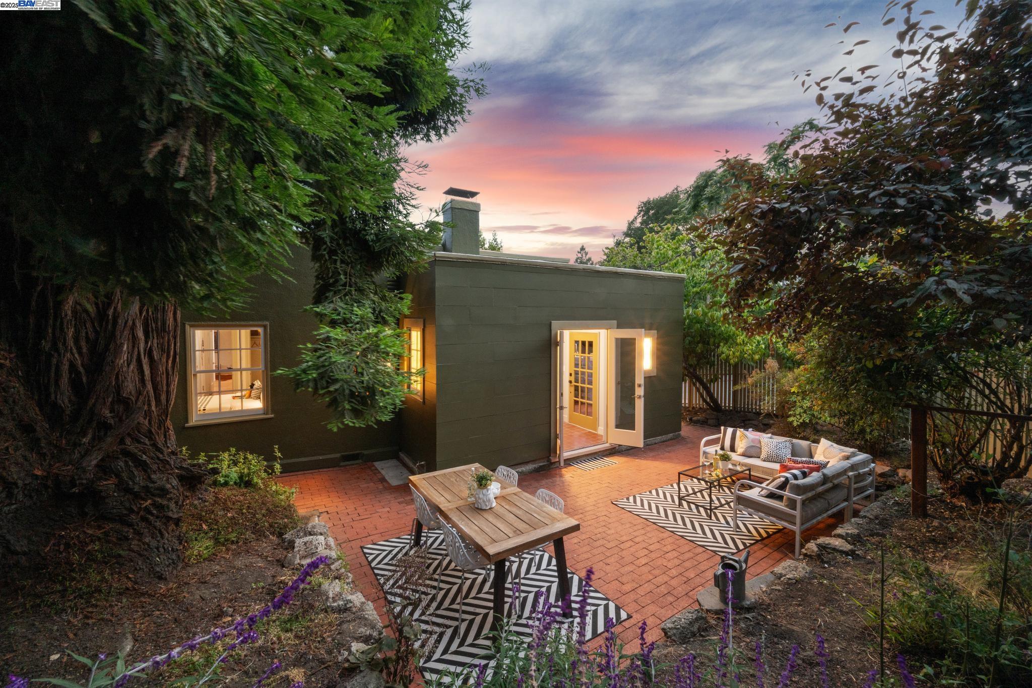 Detail Gallery Image 58 of 60 For 198 Bret Harte Road, Berkeley,  CA 94708 - 3 Beds | 2/1 Baths
