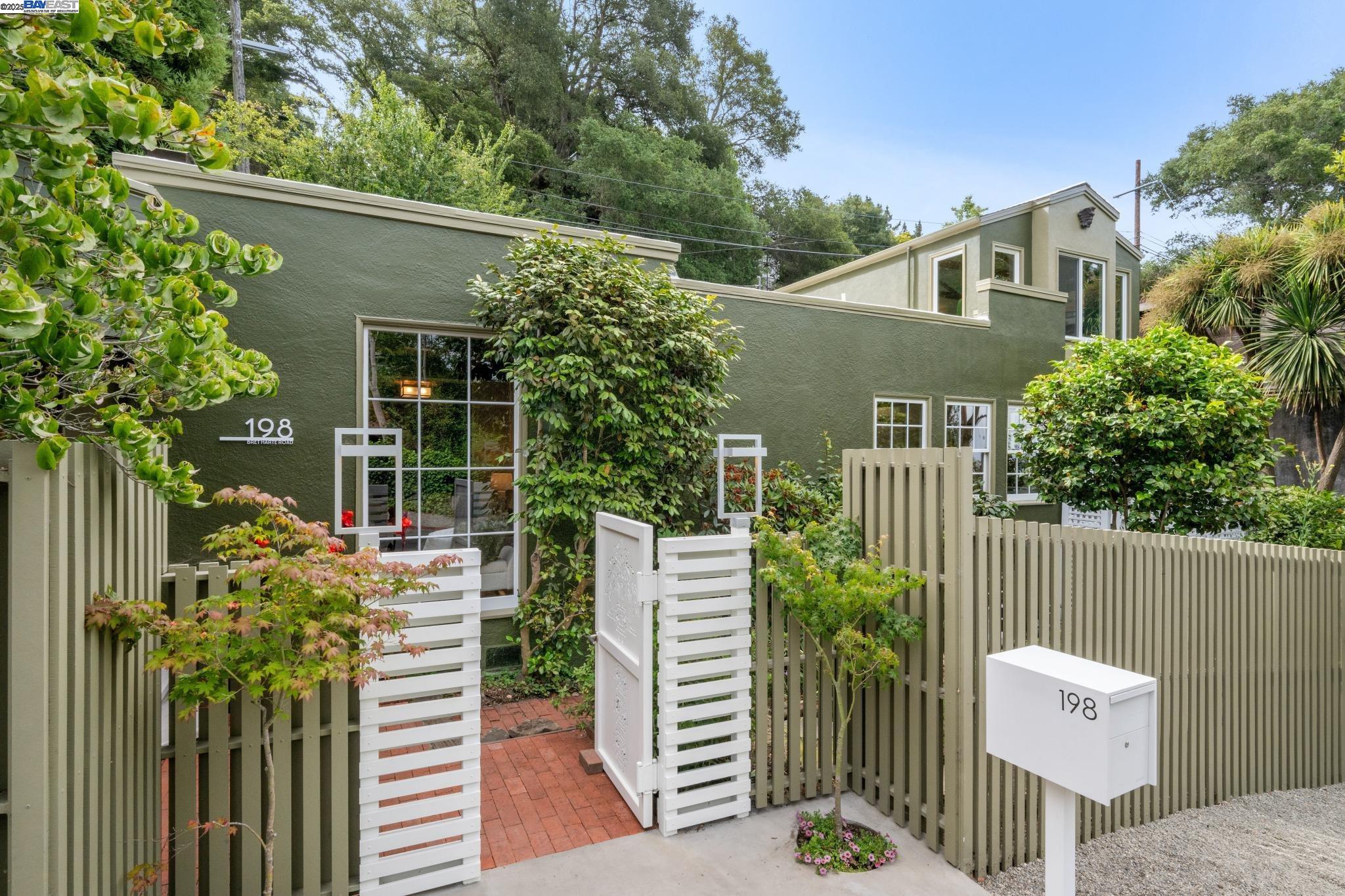 Detail Gallery Image 7 of 60 For 198 Bret Harte Road, Berkeley,  CA 94708 - 3 Beds | 2/1 Baths
