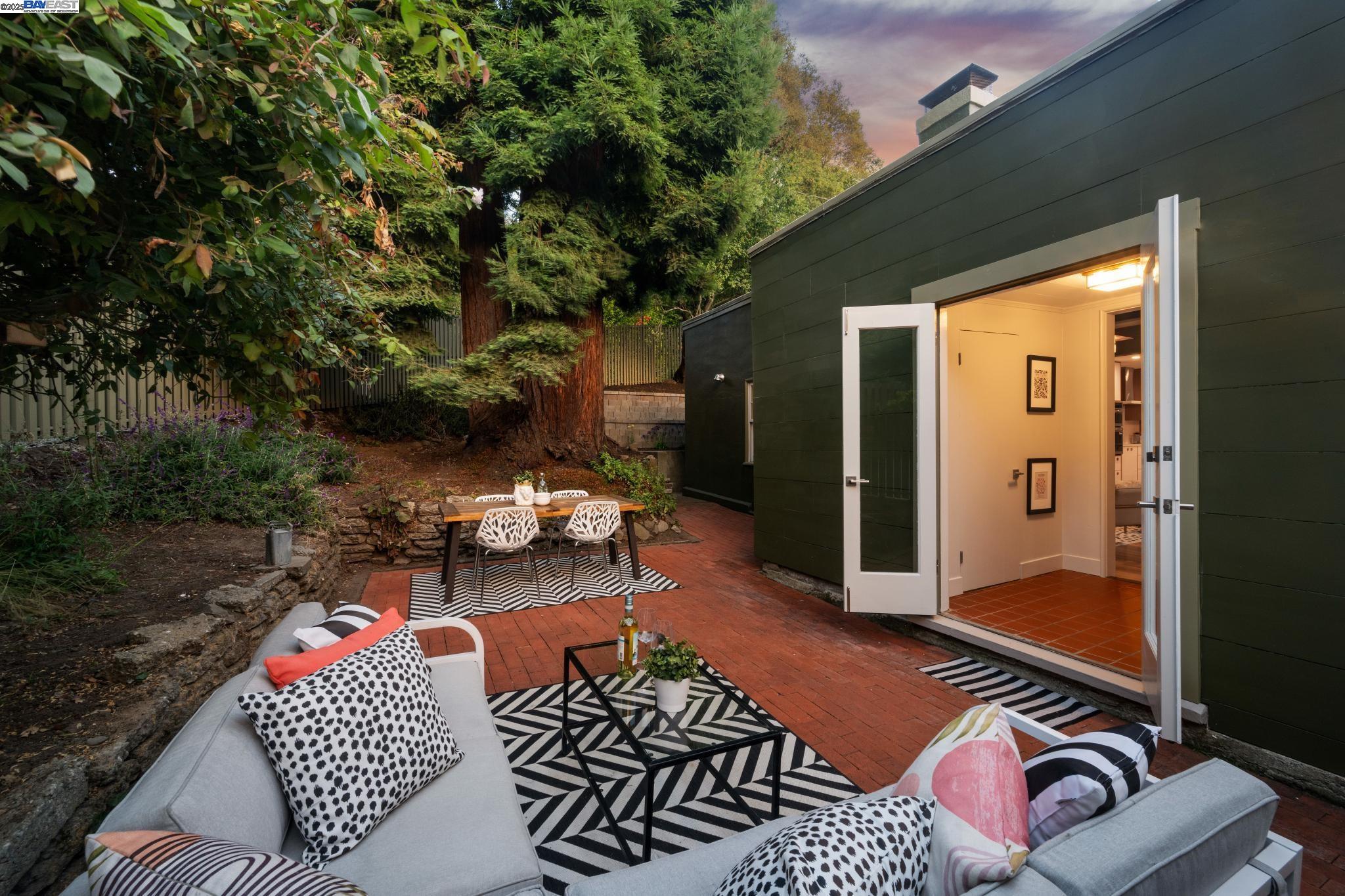 Detail Gallery Image 10 of 60 For 198 Bret Harte Road, Berkeley,  CA 94708 - 3 Beds | 2/1 Baths