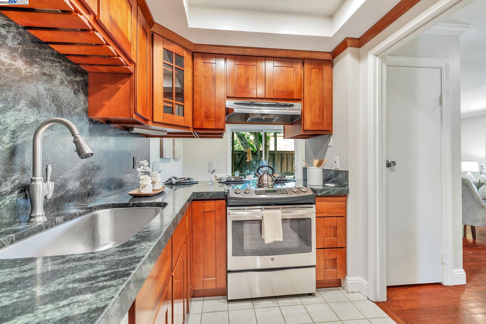 Detail Gallery Image 3 of 27 For 544 La Copita Ct, San Ramon,  CA 94583 - 2 Beds | 1 Baths
