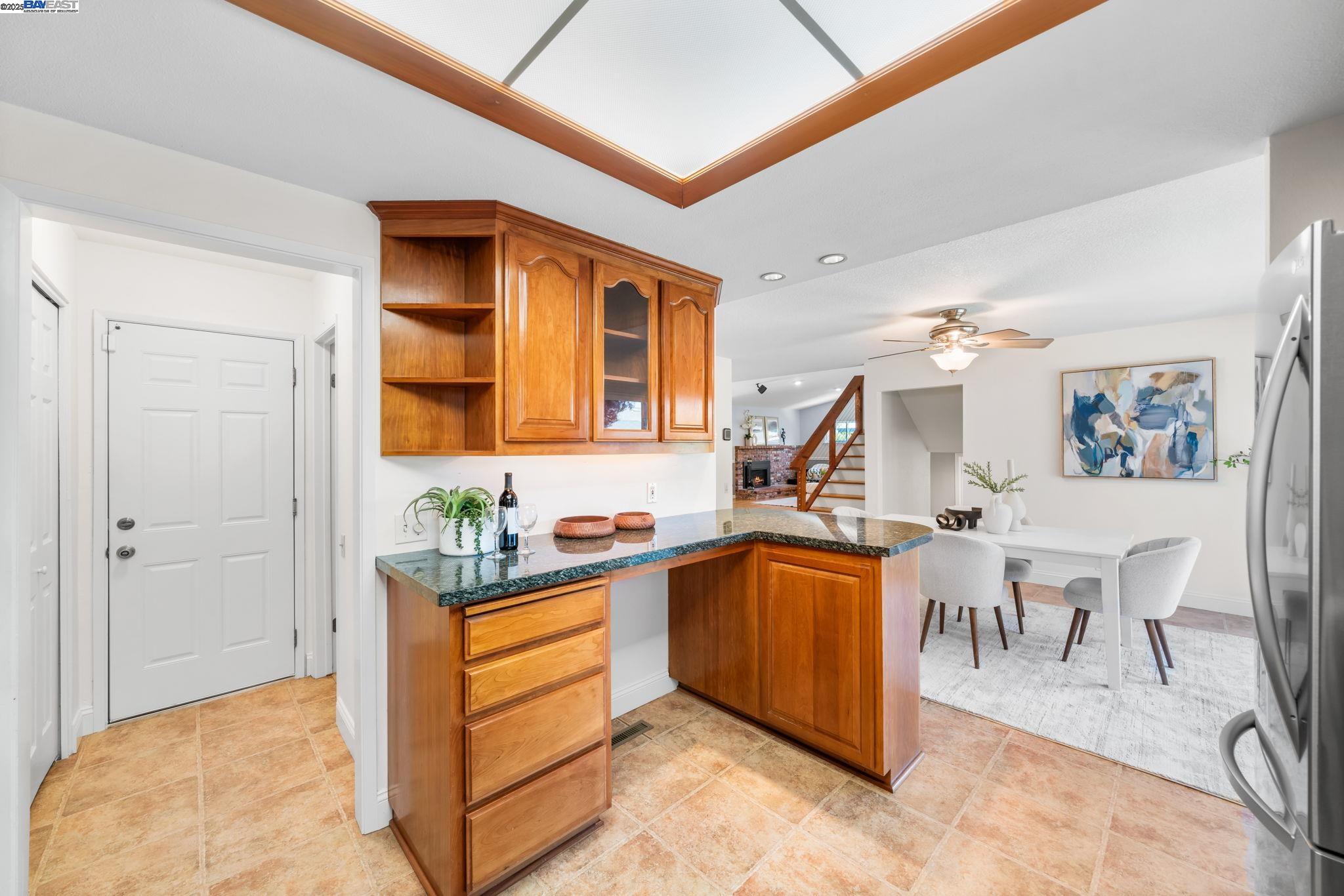 Detail Gallery Image 12 of 53 For 646 Brighton Way, Livermore,  CA 94551 - 5 Beds | 2/1 Baths