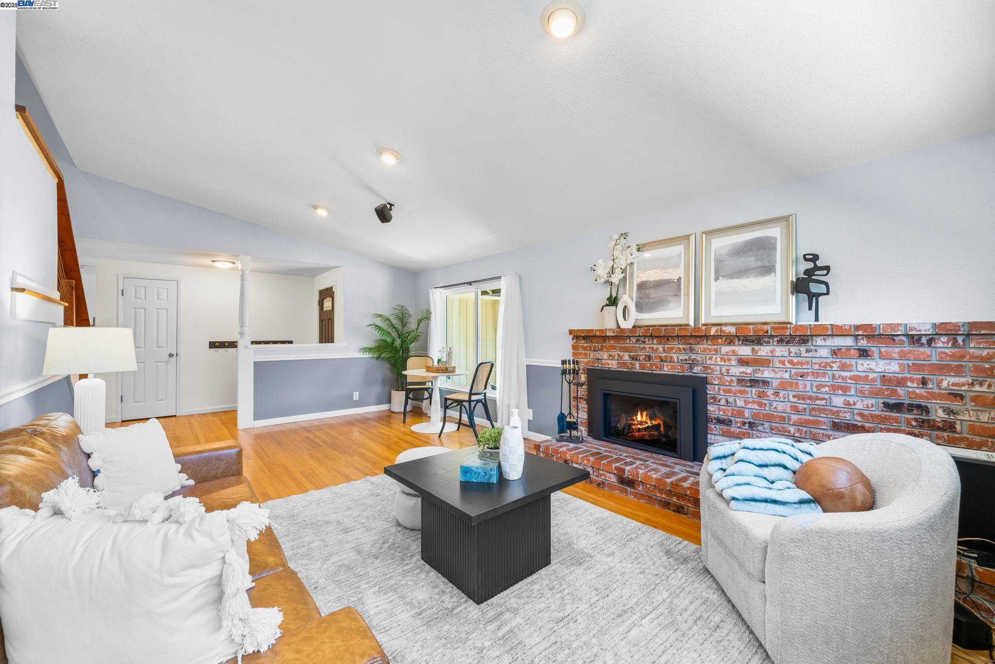 Detail Gallery Image 4 of 53 For 646 Brighton Way, Livermore,  CA 94551 - 5 Beds | 2/1 Baths