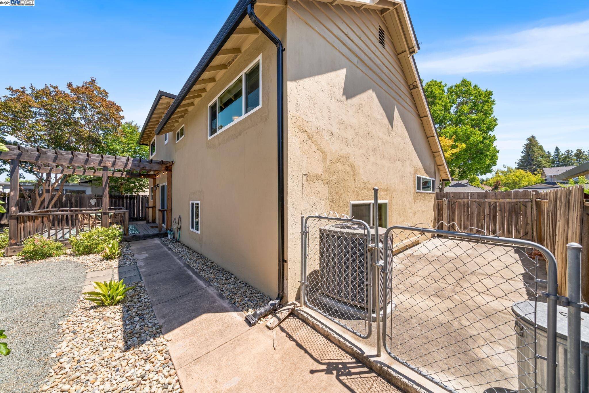 Detail Gallery Image 38 of 53 For 646 Brighton Way, Livermore,  CA 94551 - 5 Beds | 2/1 Baths