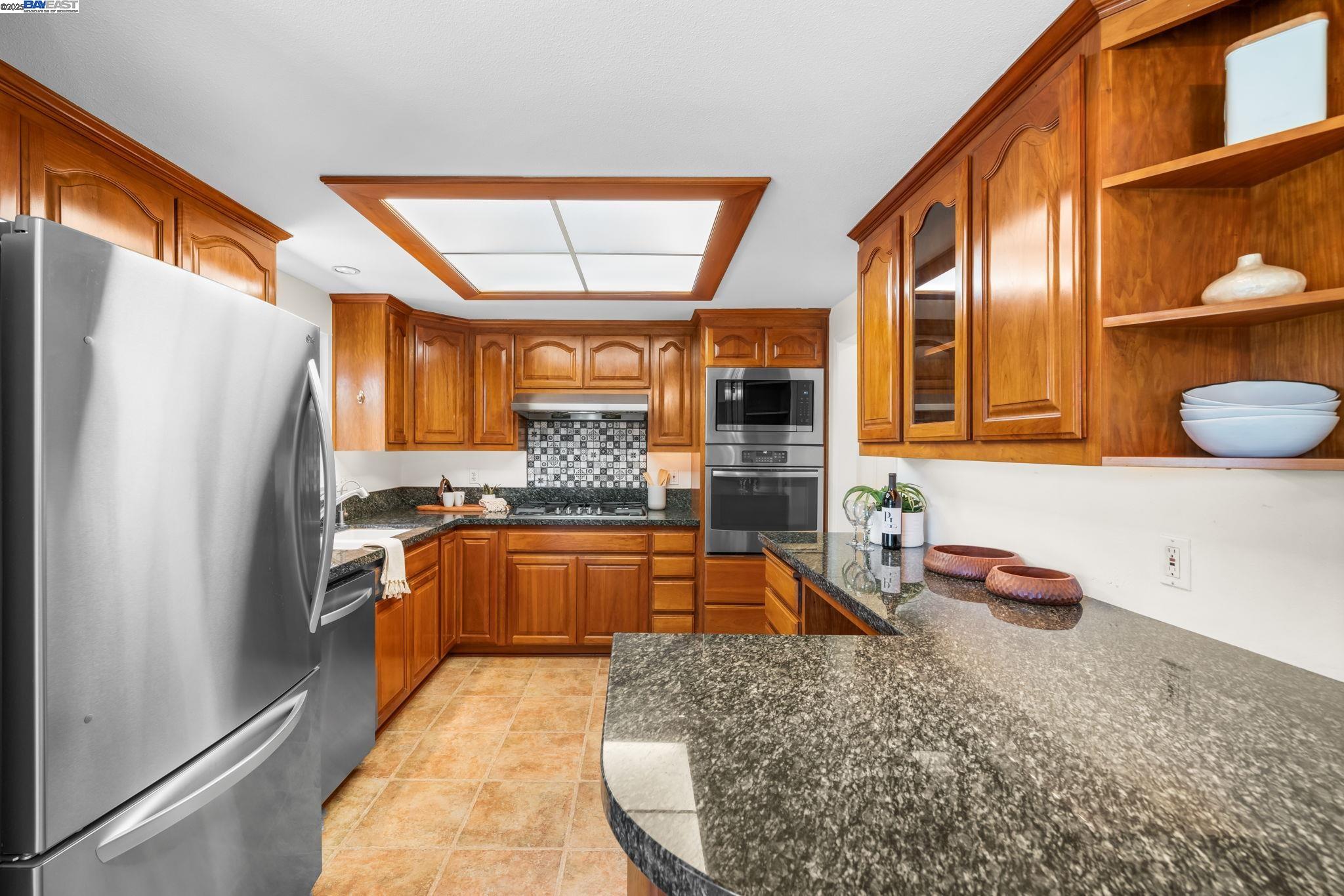 Detail Gallery Image 9 of 53 For 646 Brighton Way, Livermore,  CA 94551 - 5 Beds | 2/1 Baths