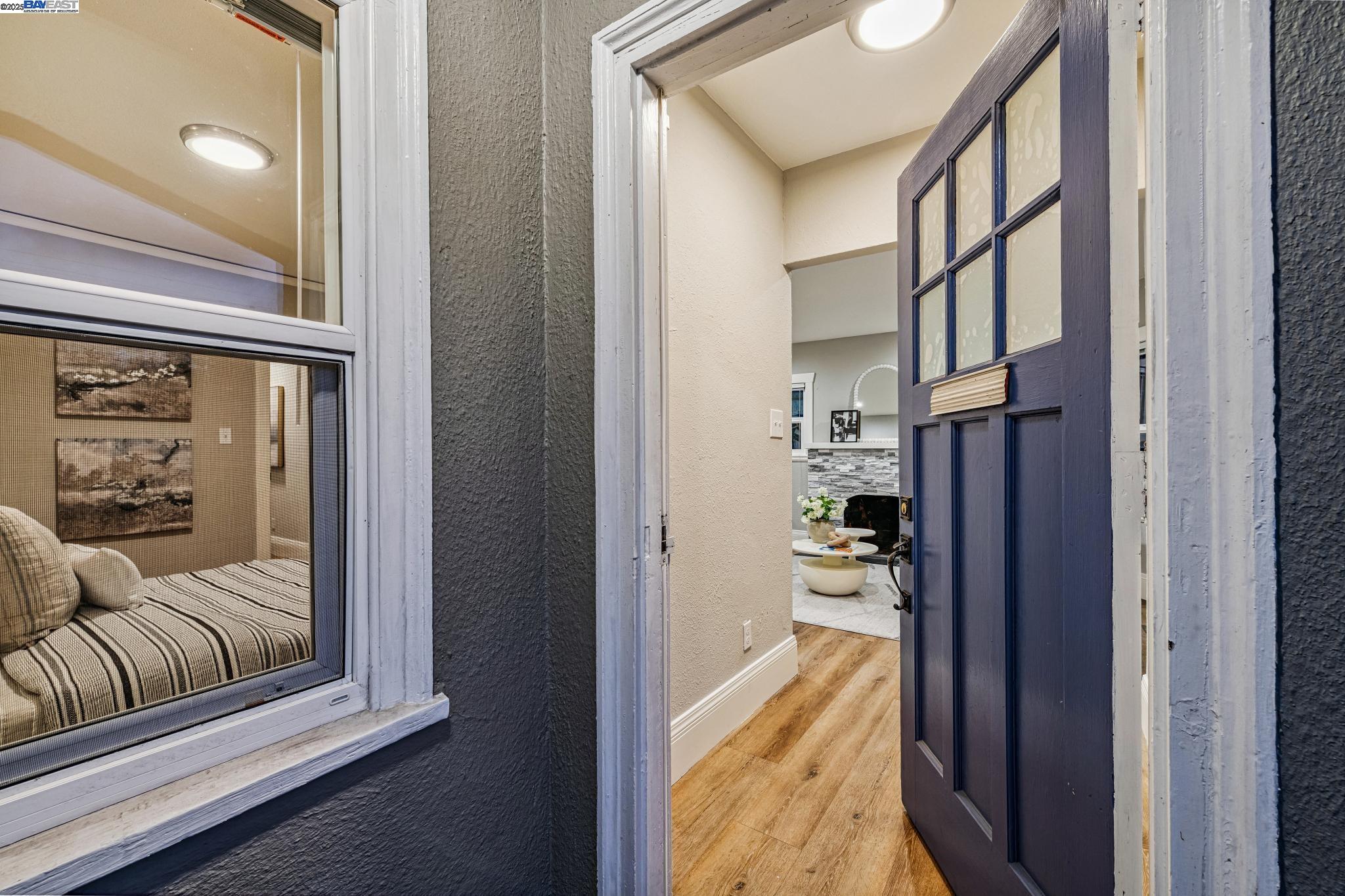 Detail Gallery Image 2 of 49 For 3032 22nd Ave, Oakland,  CA 94602 - 2 Beds | 1/1 Baths