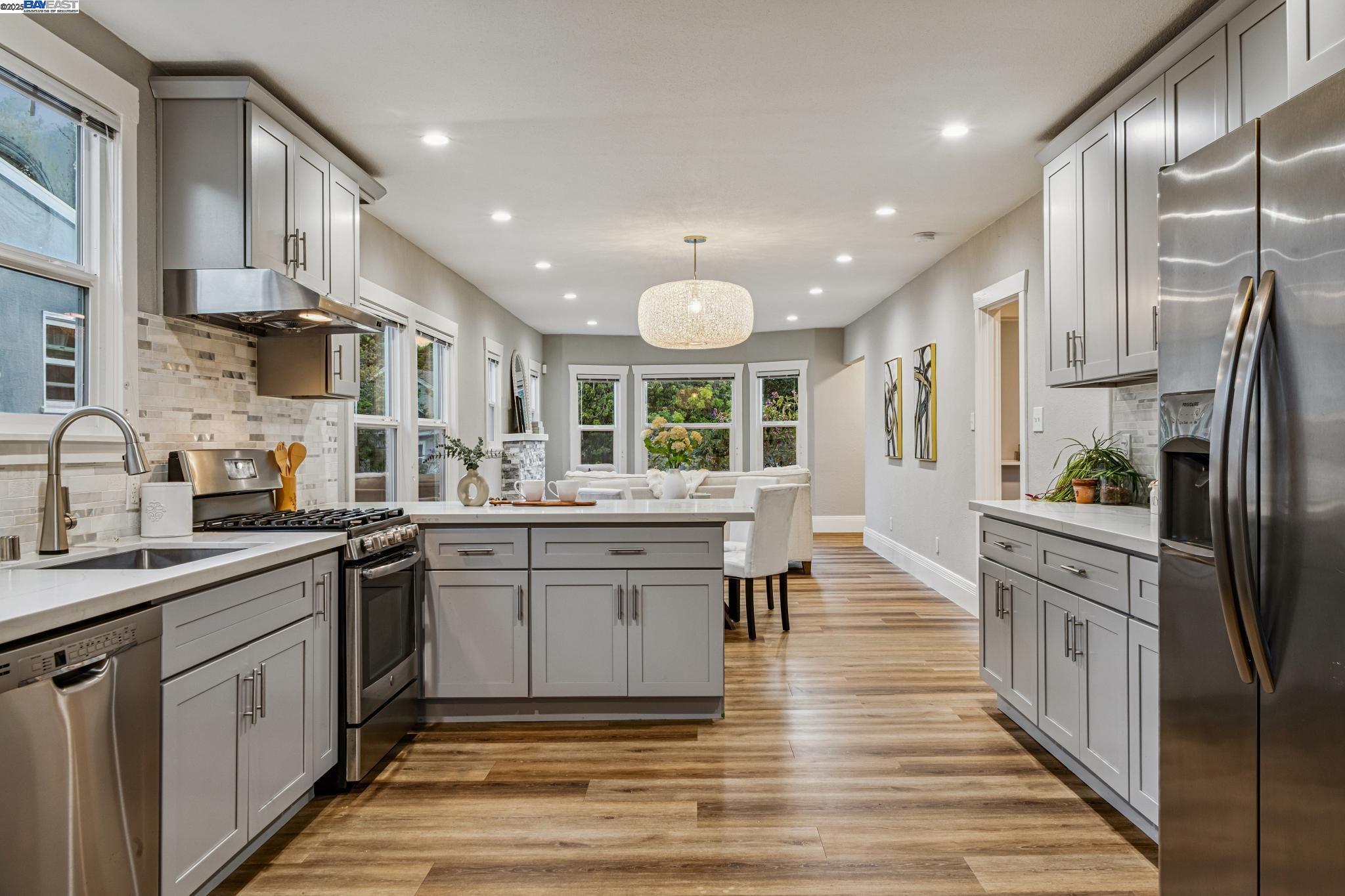 Detail Gallery Image 12 of 49 For 3032 22nd Ave, Oakland,  CA 94602 - 2 Beds | 1/1 Baths