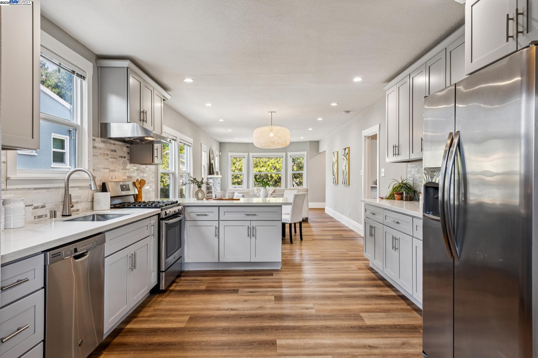Detail Gallery Image 13 of 49 For 3032 22nd Ave, Oakland,  CA 94602 - 2 Beds | 1/1 Baths