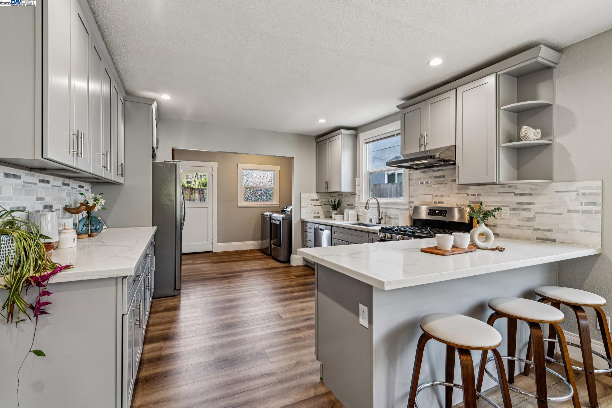 Detail Gallery Image 14 of 49 For 3032 22nd Ave, Oakland,  CA 94602 - 2 Beds | 1/1 Baths