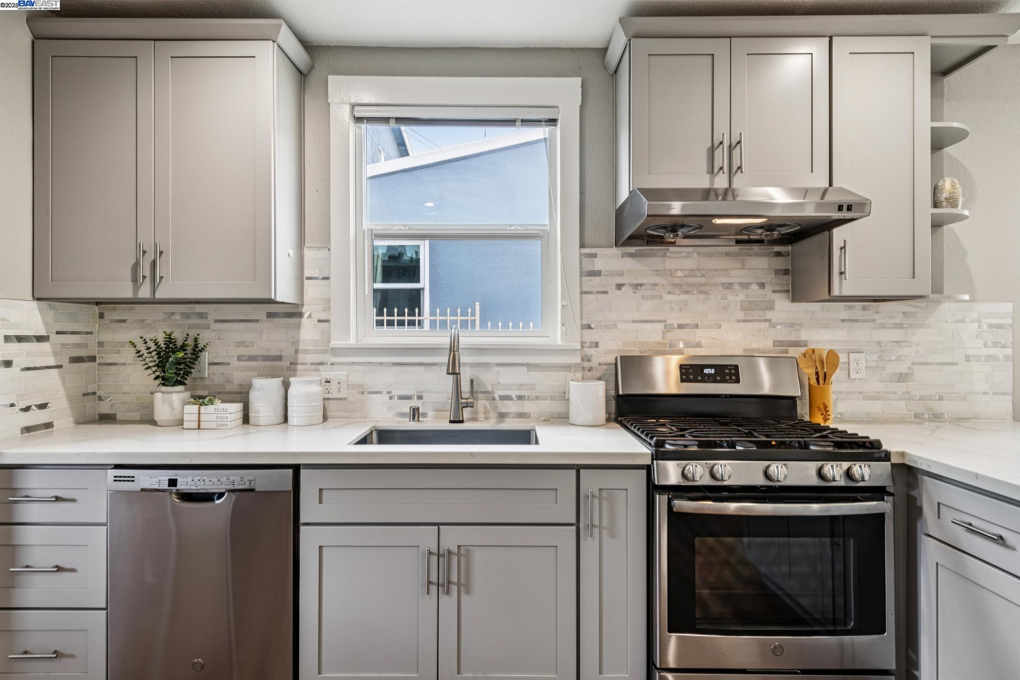 Detail Gallery Image 17 of 49 For 3032 22nd Ave, Oakland,  CA 94602 - 2 Beds | 1/1 Baths