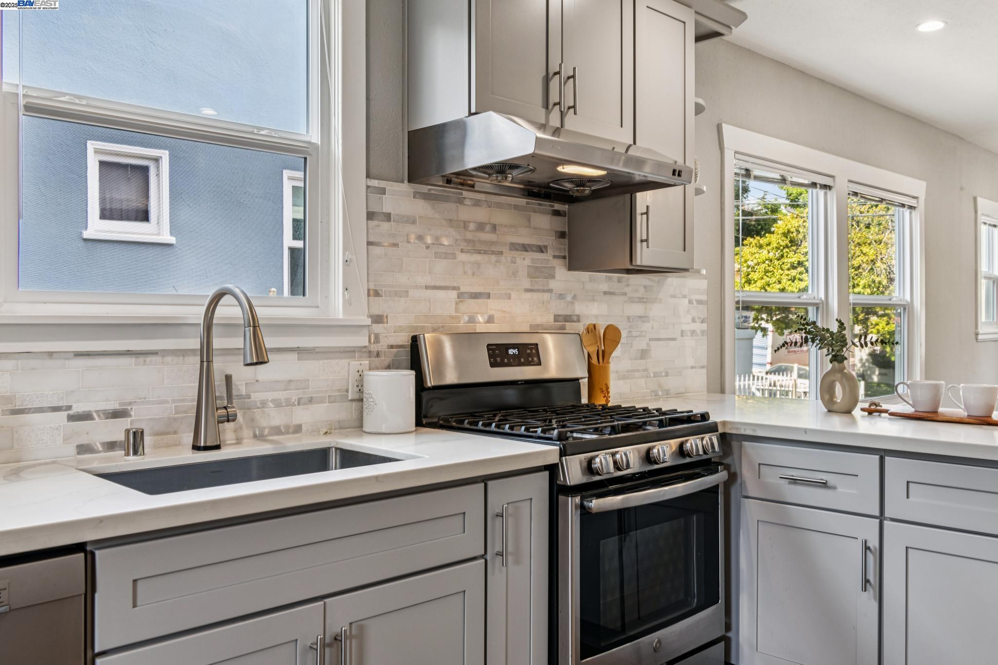 Detail Gallery Image 18 of 49 For 3032 22nd Ave, Oakland,  CA 94602 - 2 Beds | 1/1 Baths