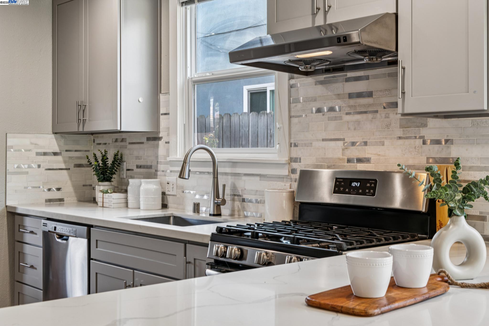 Detail Gallery Image 19 of 49 For 3032 22nd Ave, Oakland,  CA 94602 - 2 Beds | 1/1 Baths