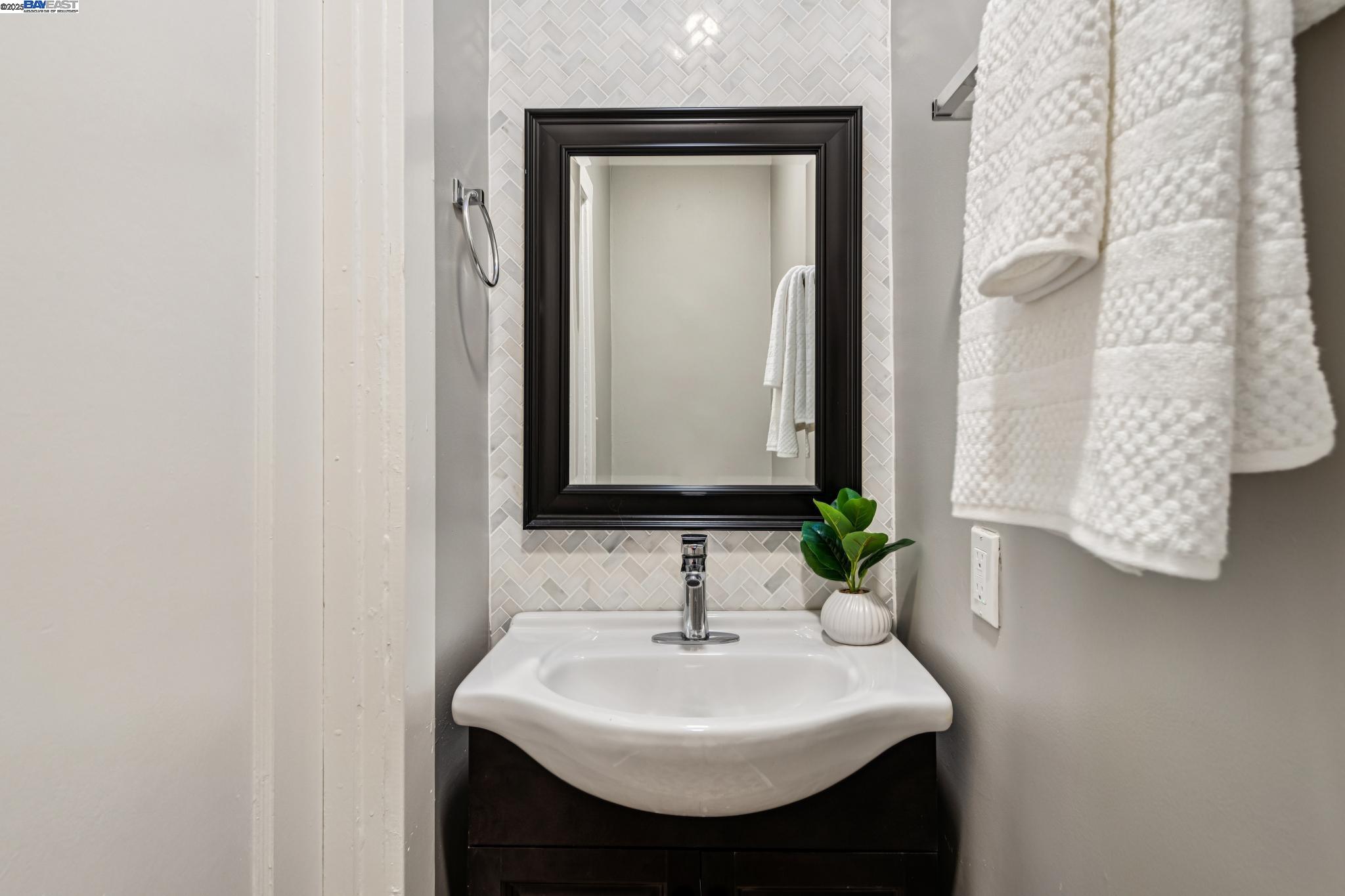 Detail Gallery Image 26 of 49 For 3032 22nd Ave, Oakland,  CA 94602 - 2 Beds | 1/1 Baths