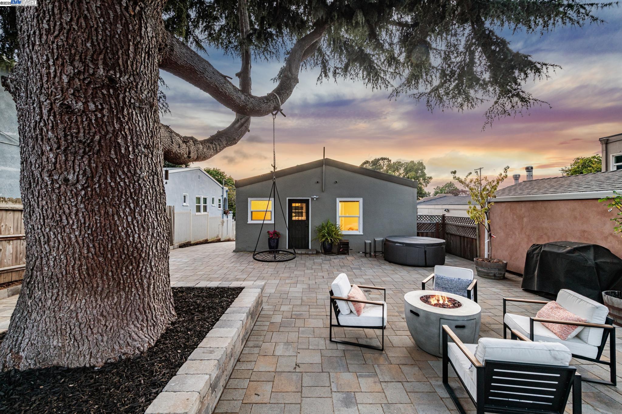 Detail Gallery Image 30 of 49 For 3032 22nd Ave, Oakland,  CA 94602 - 2 Beds | 1/1 Baths