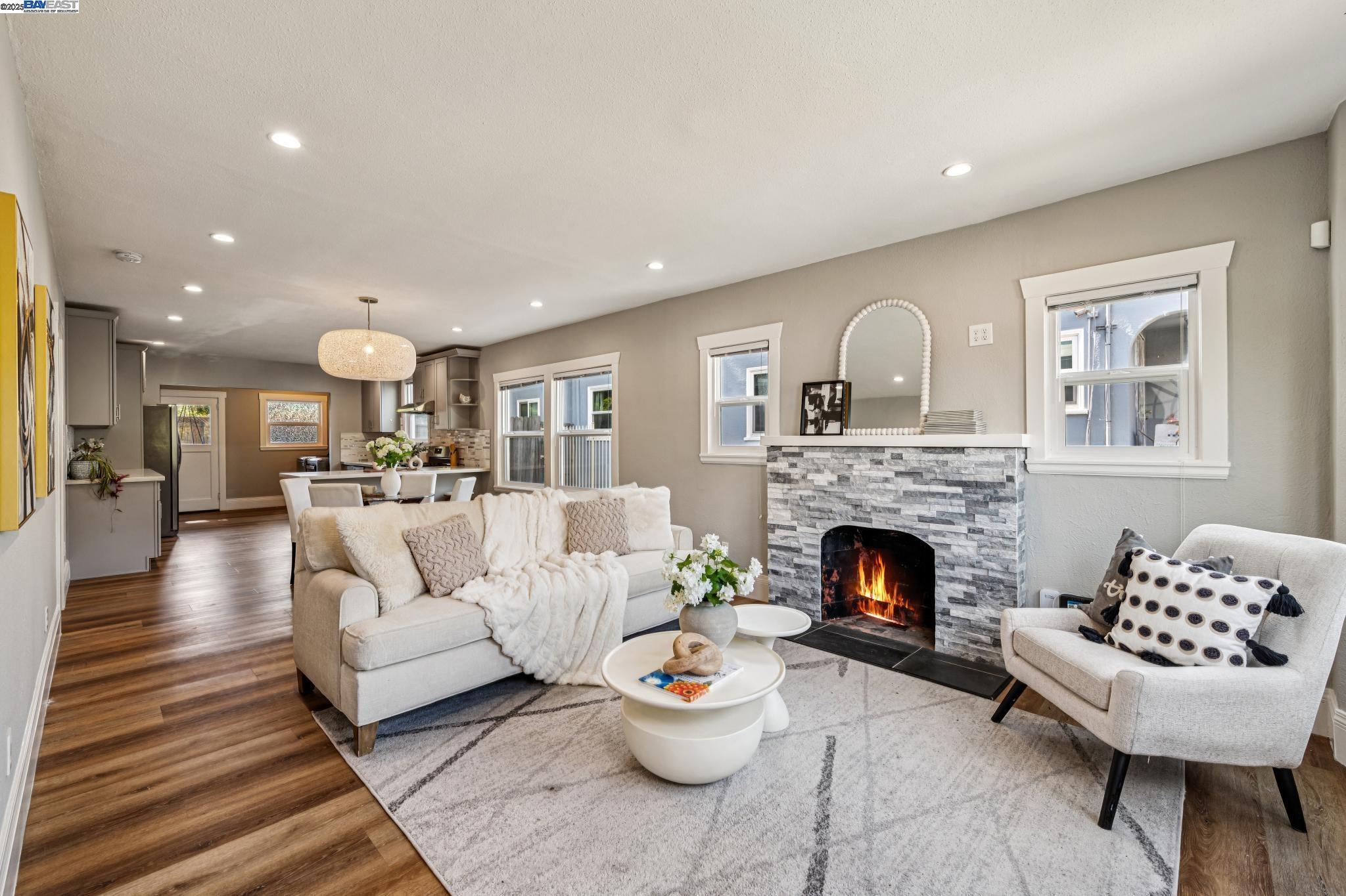 Detail Gallery Image 4 of 49 For 3032 22nd Ave, Oakland,  CA 94602 - 2 Beds | 1/1 Baths