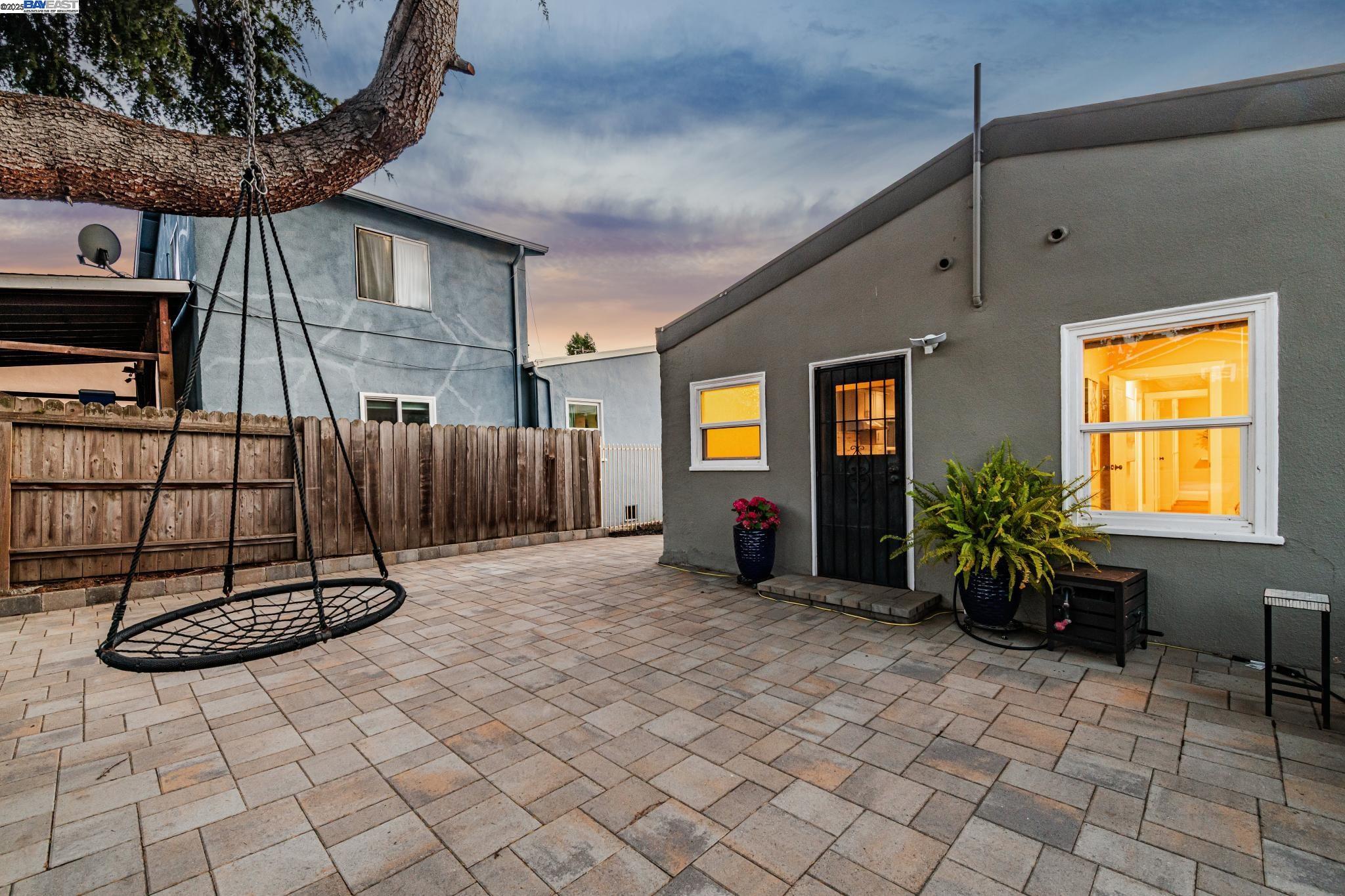 Detail Gallery Image 38 of 49 For 3032 22nd Ave, Oakland,  CA 94602 - 2 Beds | 1/1 Baths