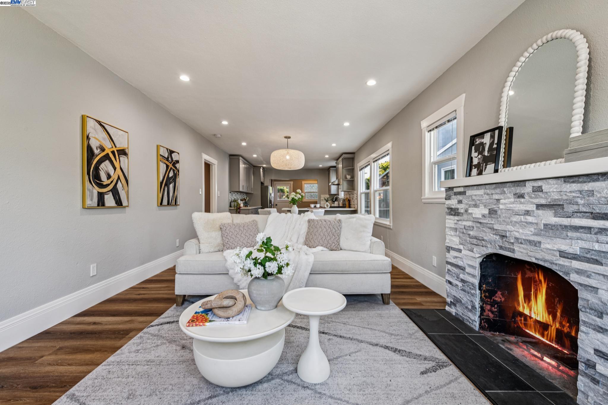 Detail Gallery Image 5 of 49 For 3032 22nd Ave, Oakland,  CA 94602 - 2 Beds | 1/1 Baths
