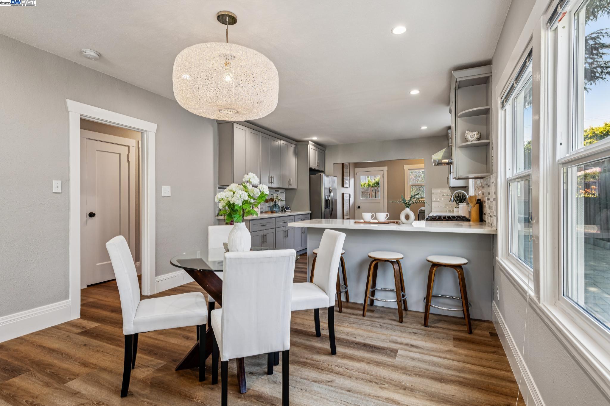 Detail Gallery Image 9 of 49 For 3032 22nd Ave, Oakland,  CA 94602 - 2 Beds | 1/1 Baths