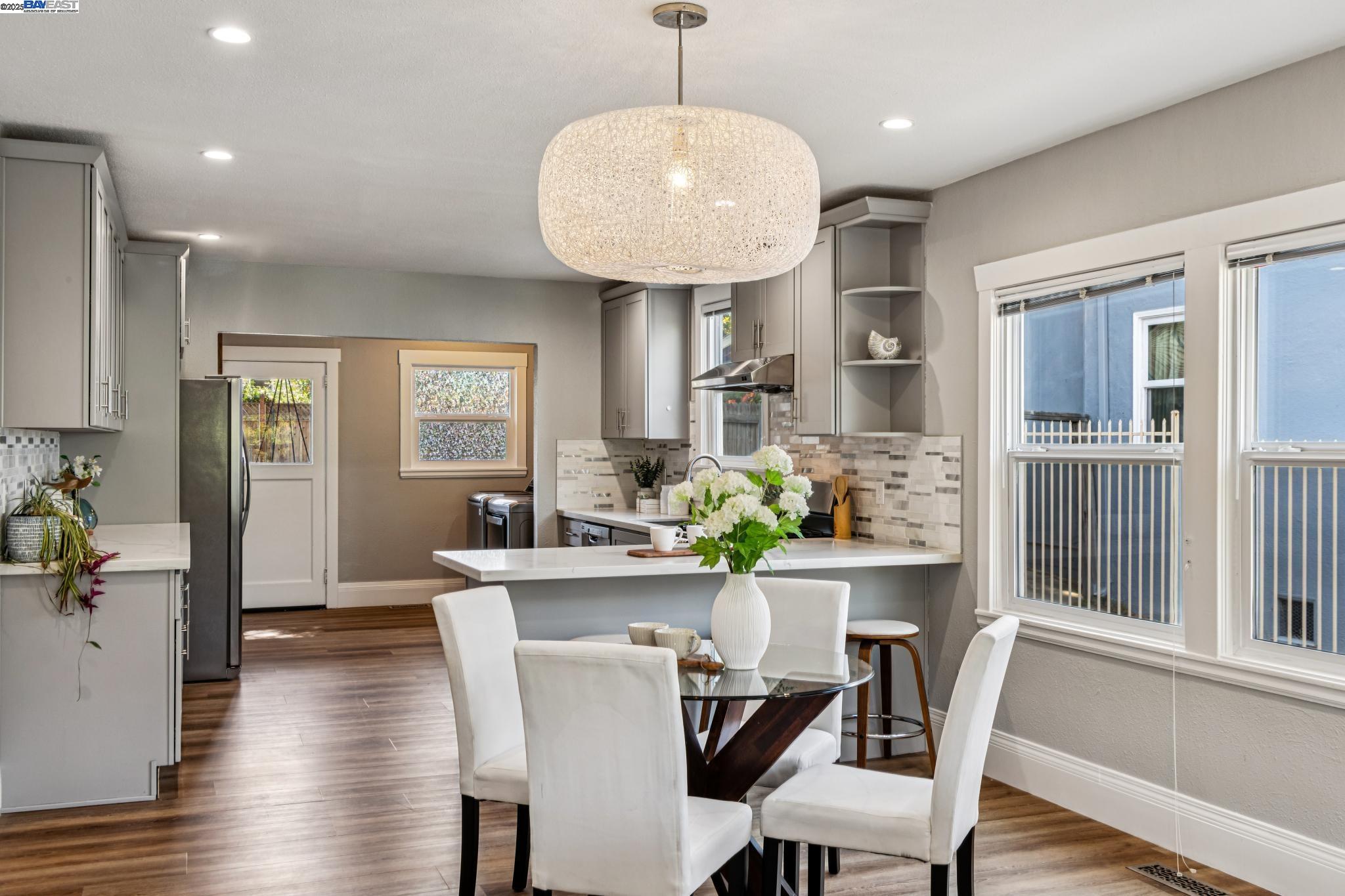 Detail Gallery Image 10 of 49 For 3032 22nd Ave, Oakland,  CA 94602 - 2 Beds | 1/1 Baths
