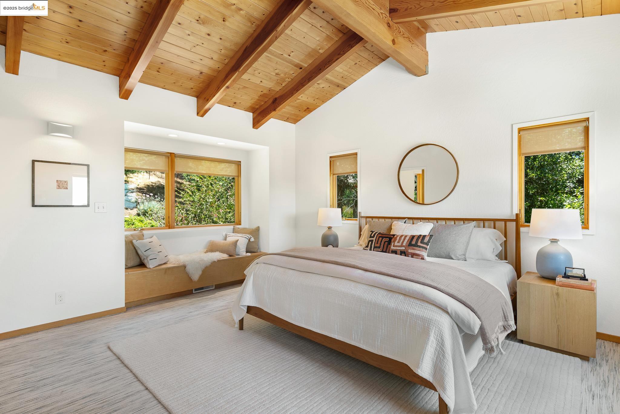 Detail Gallery Image 38 of 59 For 2072 Arrowhead Dr, Oakland,  CA 94611 - 3 Beds | 2/1 Baths
