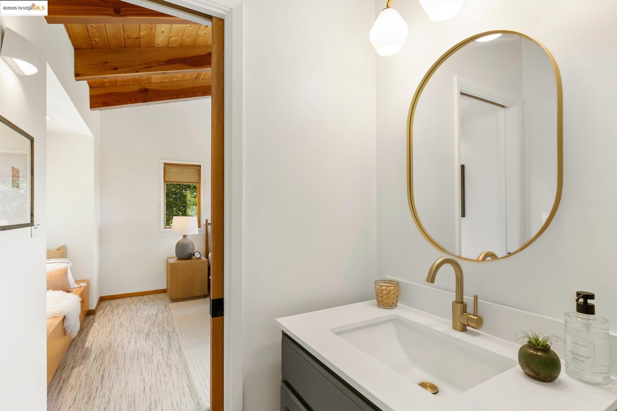 Detail Gallery Image 41 of 59 For 2072 Arrowhead Dr, Oakland,  CA 94611 - 3 Beds | 2/1 Baths