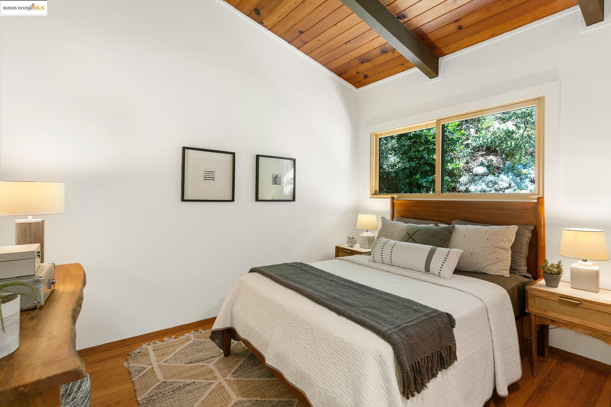 Detail Gallery Image 43 of 59 For 2072 Arrowhead Dr, Oakland,  CA 94611 - 3 Beds | 2/1 Baths