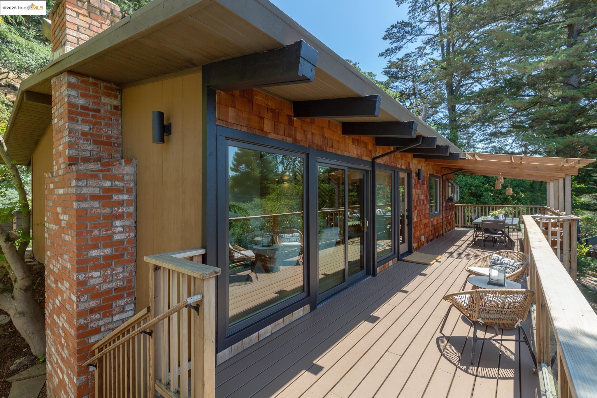 Detail Gallery Image 55 of 59 For 2072 Arrowhead Dr, Oakland,  CA 94611 - 3 Beds | 2/1 Baths