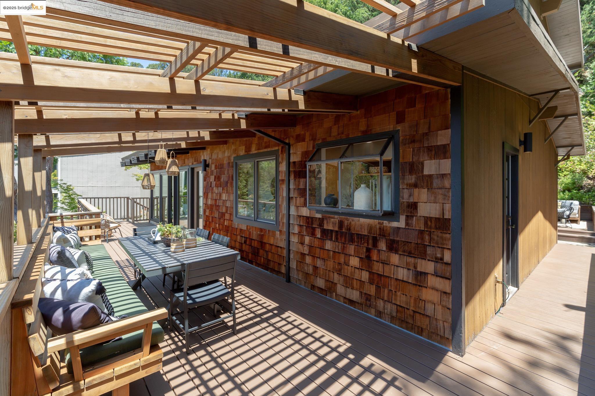 Detail Gallery Image 56 of 59 For 2072 Arrowhead Dr, Oakland,  CA 94611 - 3 Beds | 2/1 Baths