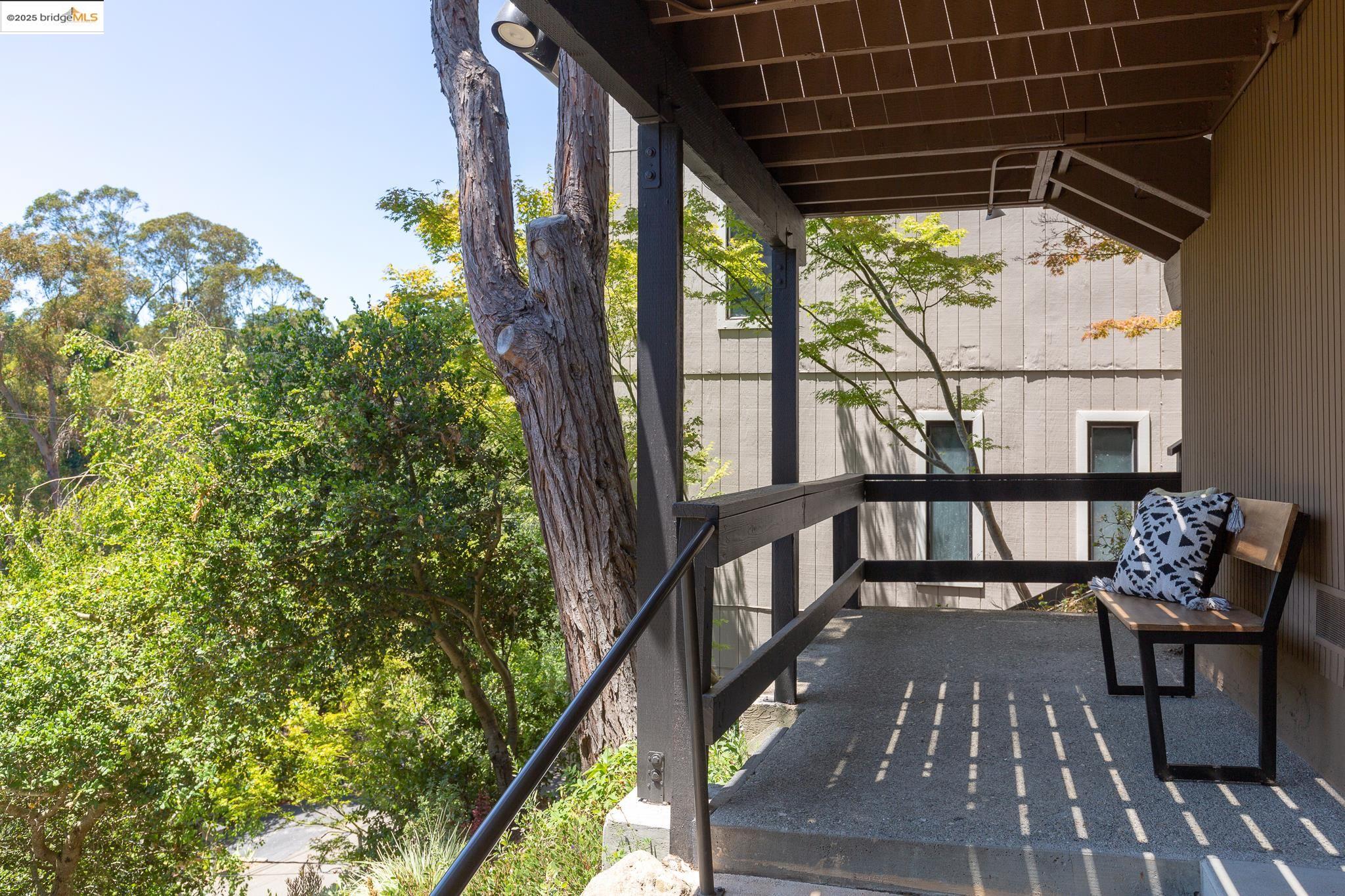 Detail Gallery Image 58 of 59 For 2072 Arrowhead Dr, Oakland,  CA 94611 - 3 Beds | 2/1 Baths