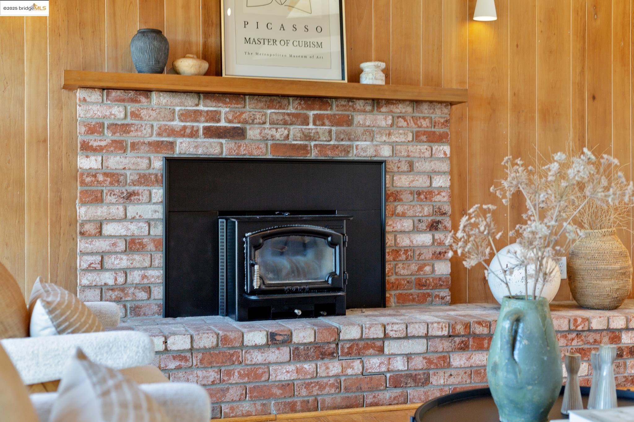 Detail Gallery Image 8 of 59 For 2072 Arrowhead Dr, Oakland,  CA 94611 - 3 Beds | 2/1 Baths