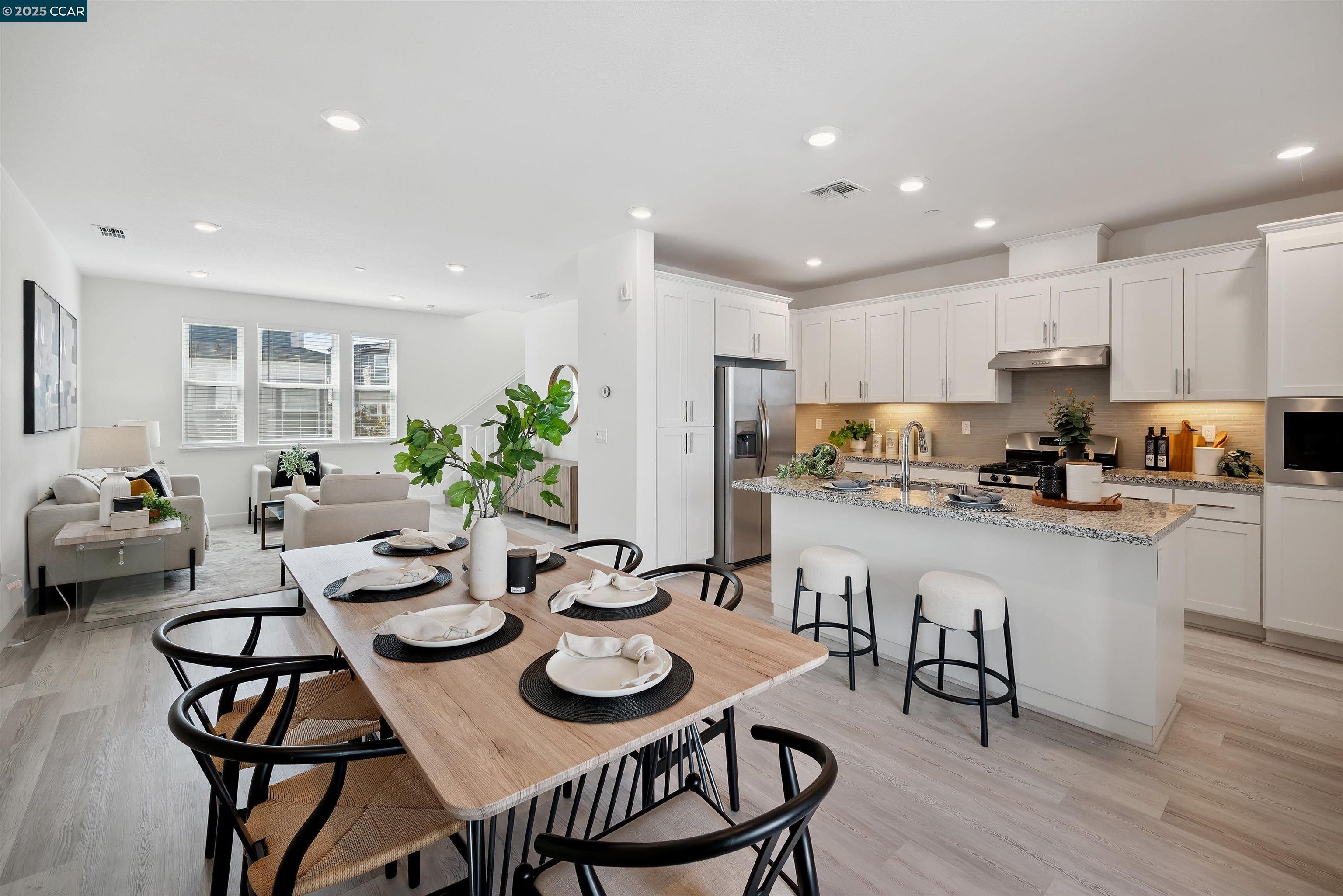 MLS: 41104156 Condo For Sale