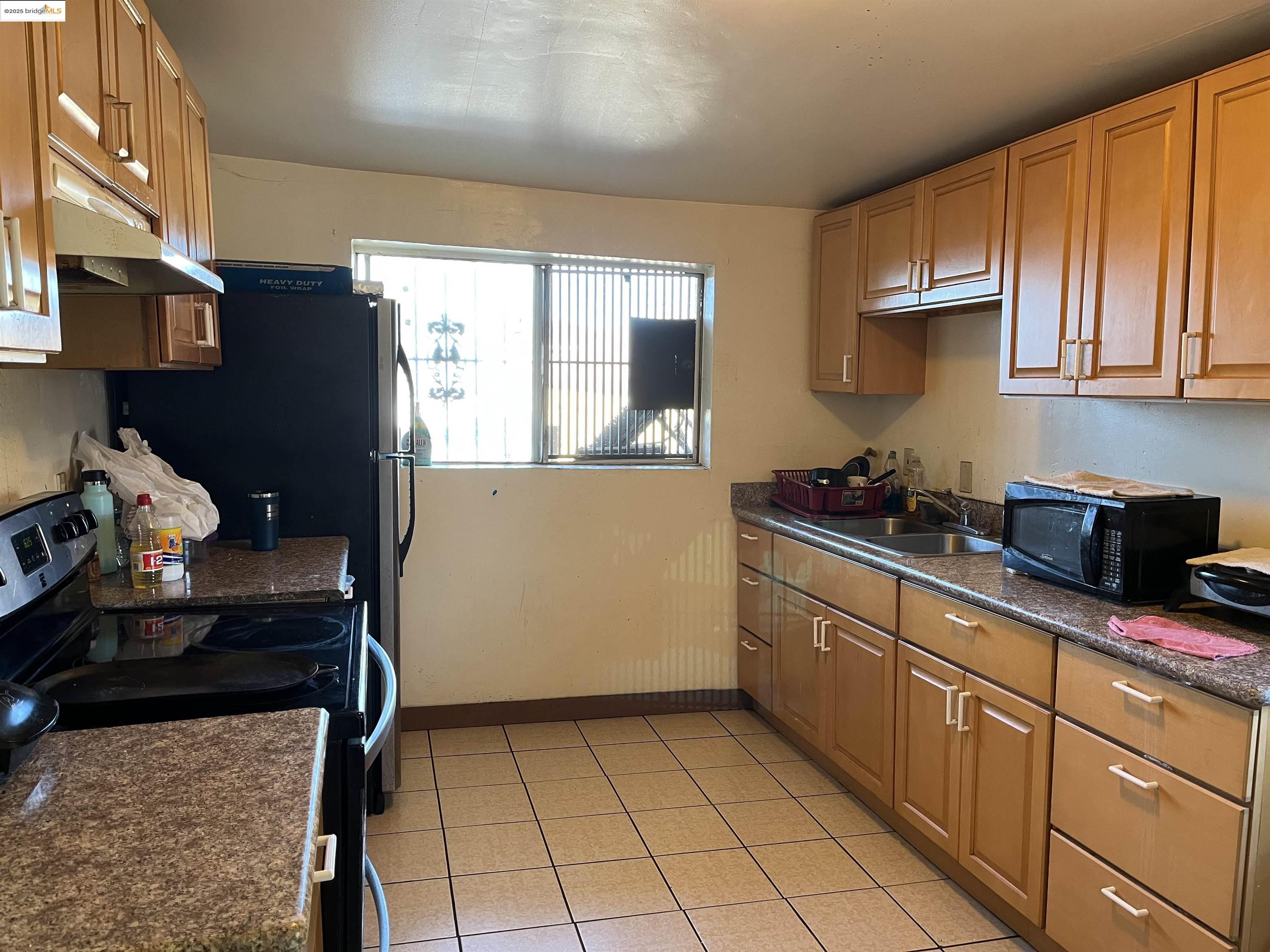 Detail Gallery Image 10 of 15 For 381a, 381b S 34th St, Richmond,  CA 94804 - – Beds | – Baths